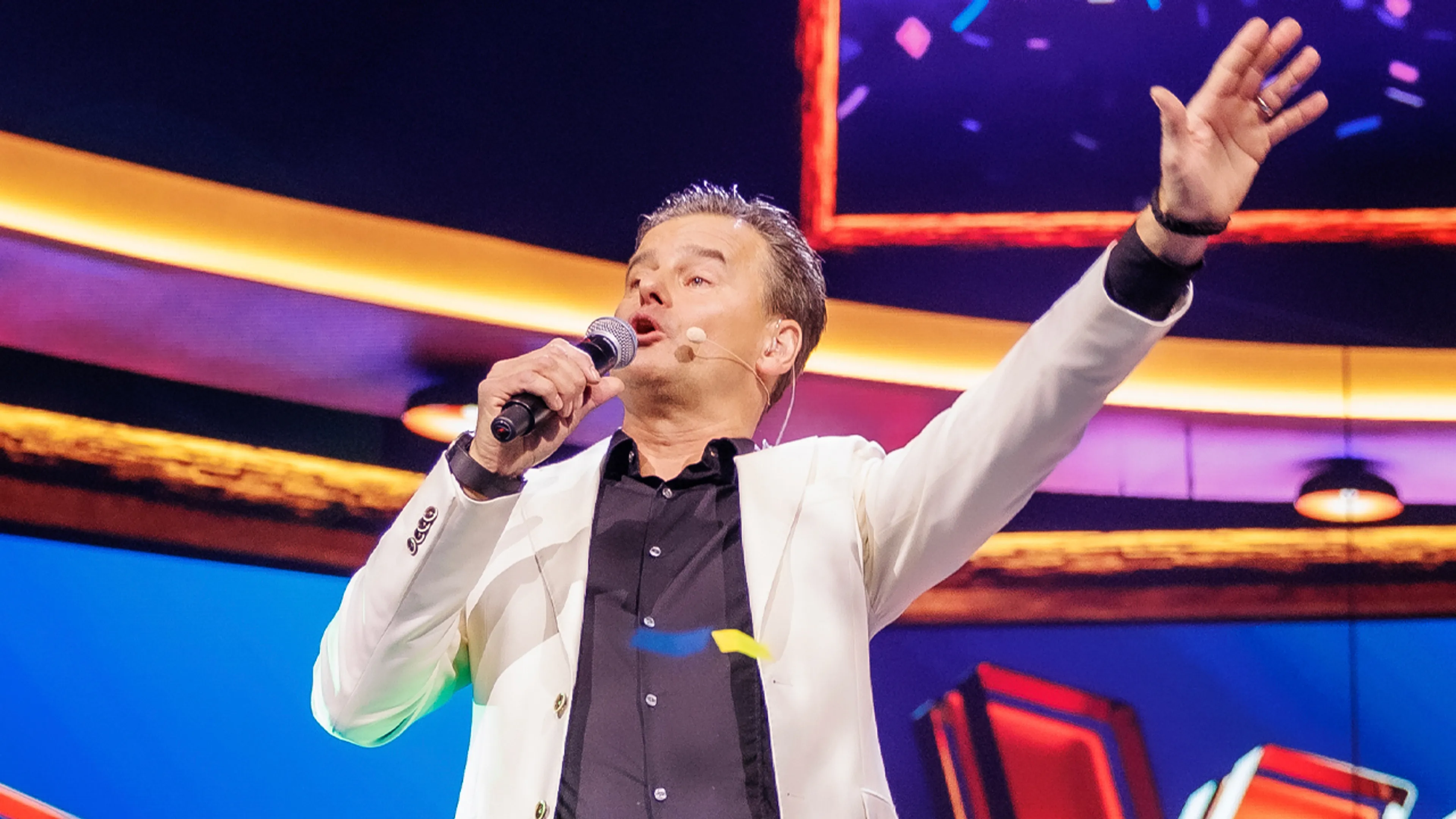 Wilfred zingt nieuwe single 'Zomaar Een Avond In De Kroeg' vanavond bij Vandaag Inside!
