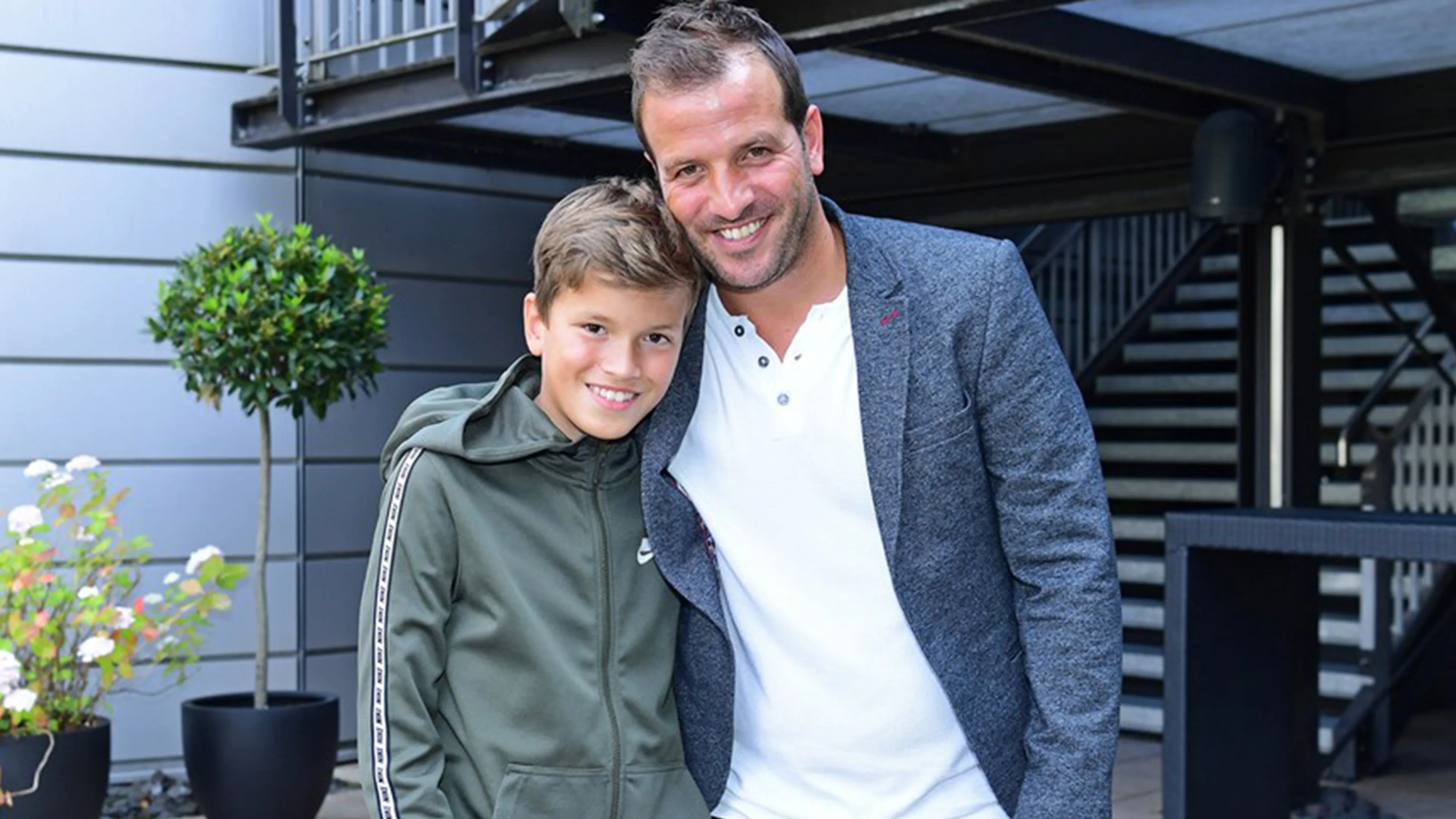 Officieel: Ajax contracteert Dámian van der Vaart