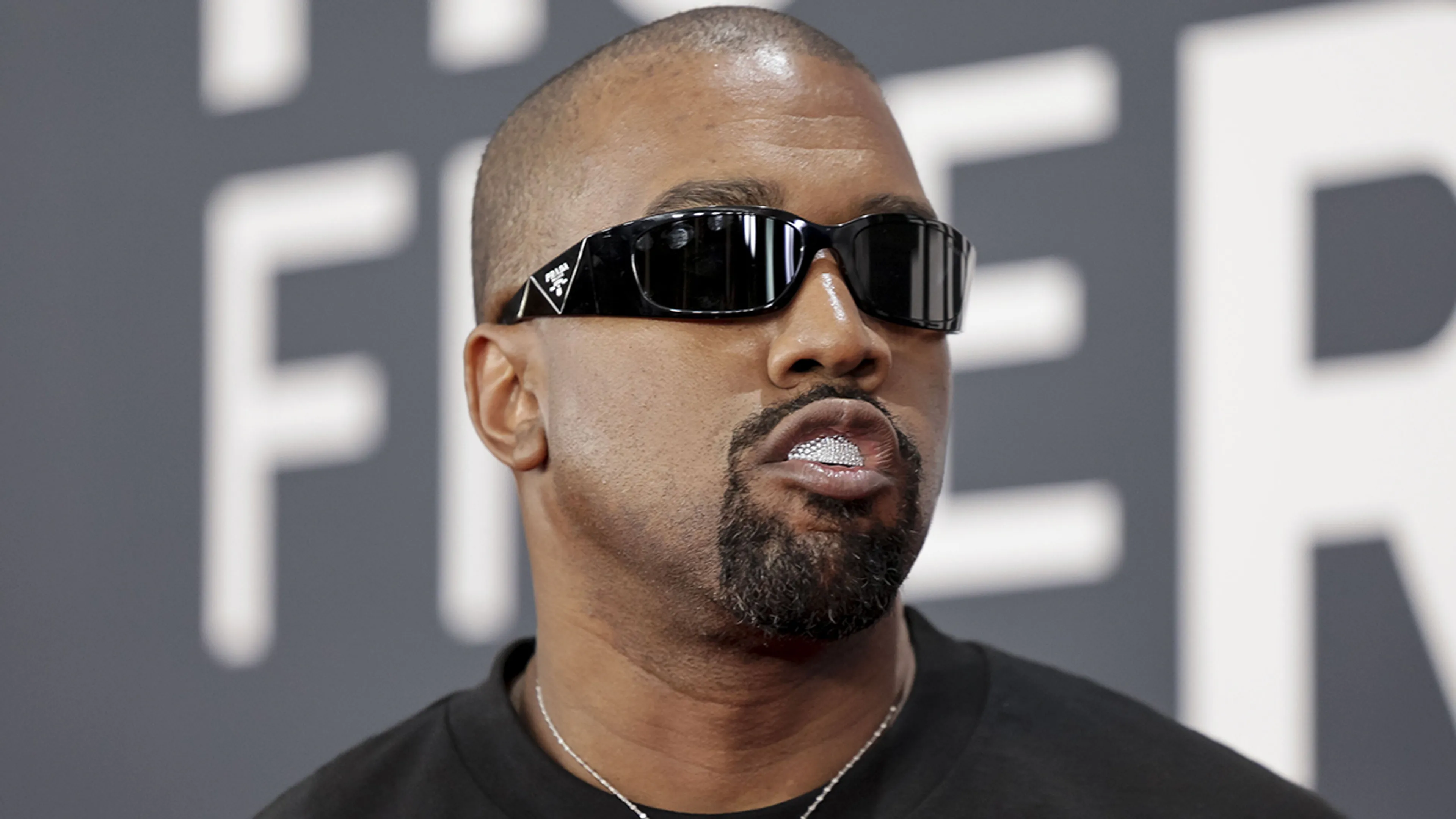 Kanye West mag ook in Polen niet optreden
