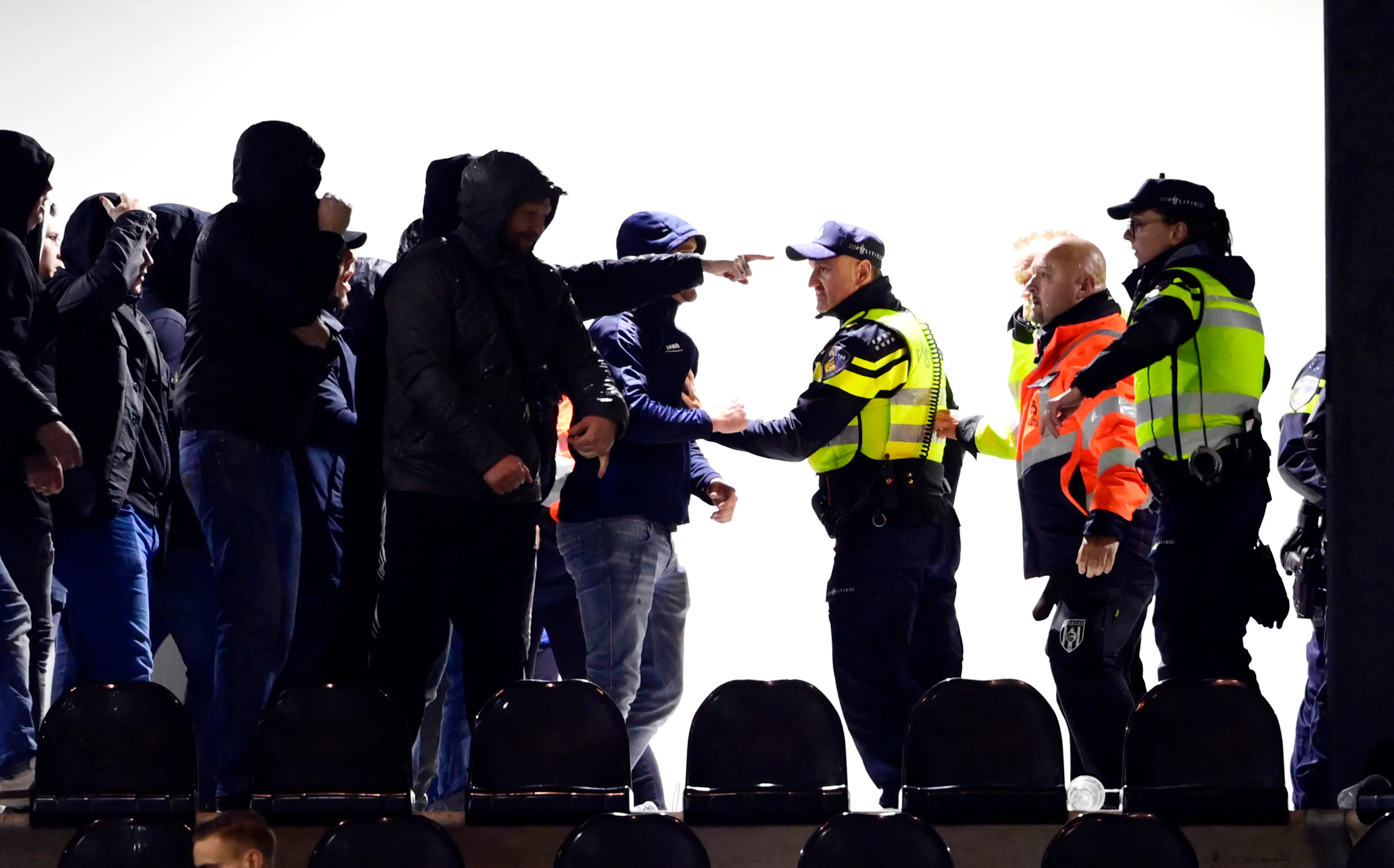 Hardere aanpak tegen voetbalgeweld en overlast rond stadions