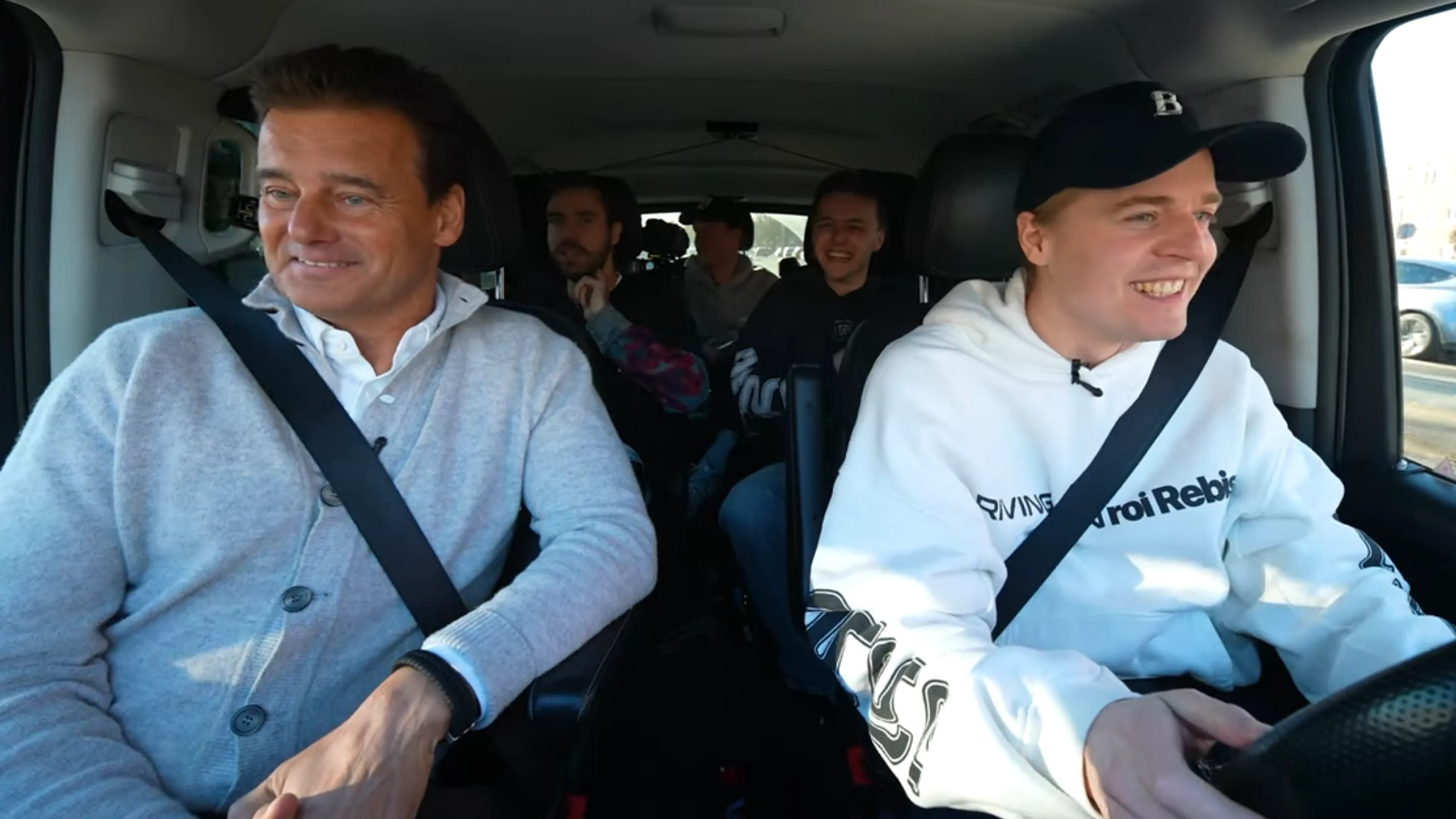 Wilfred Genee duikt op in video van Bankzitters en mag bepalen hoe hun dag eruitziet