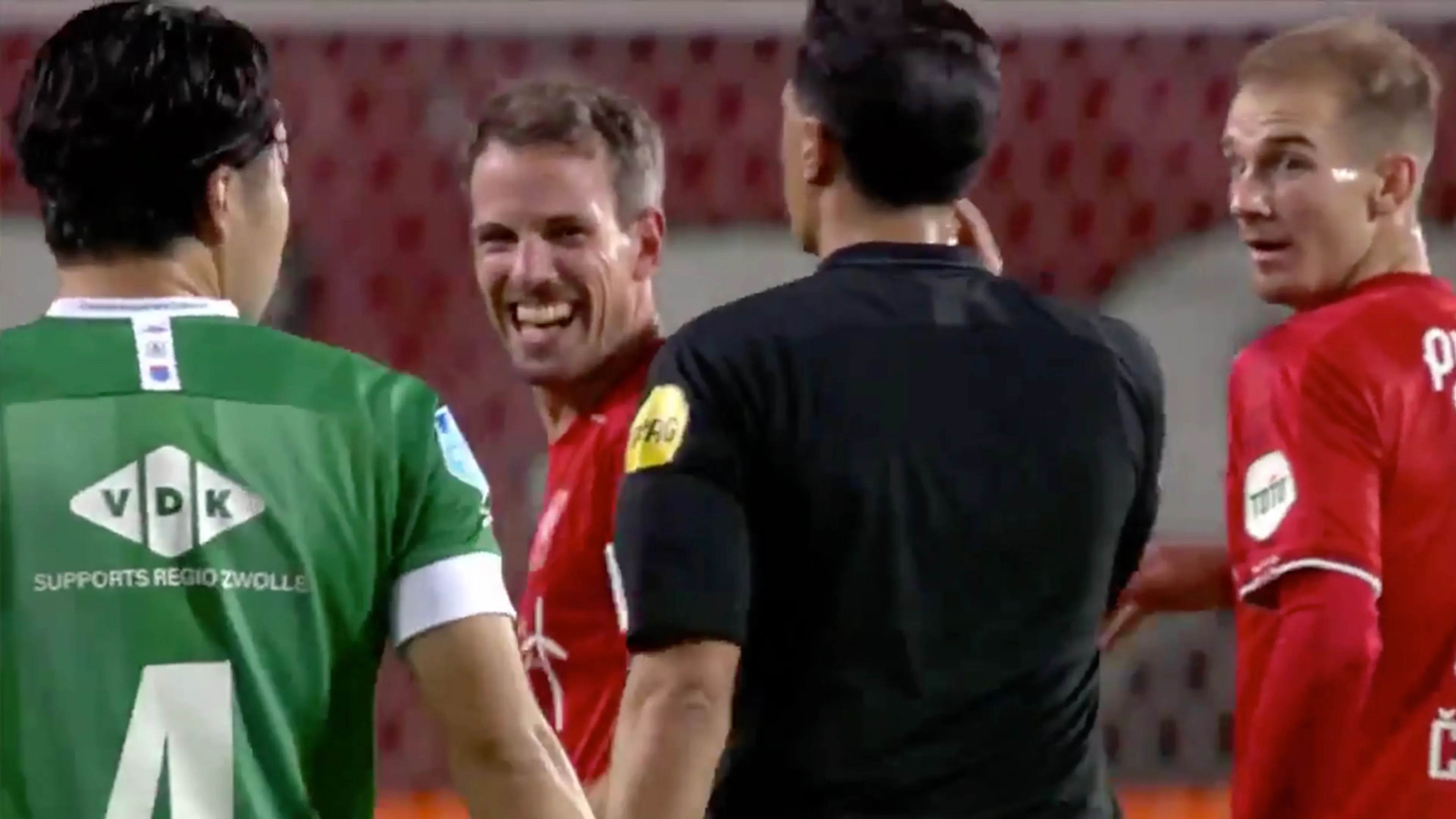 Gözübüyük doet alsof VAR ingrijpt na prachtige goal Brama