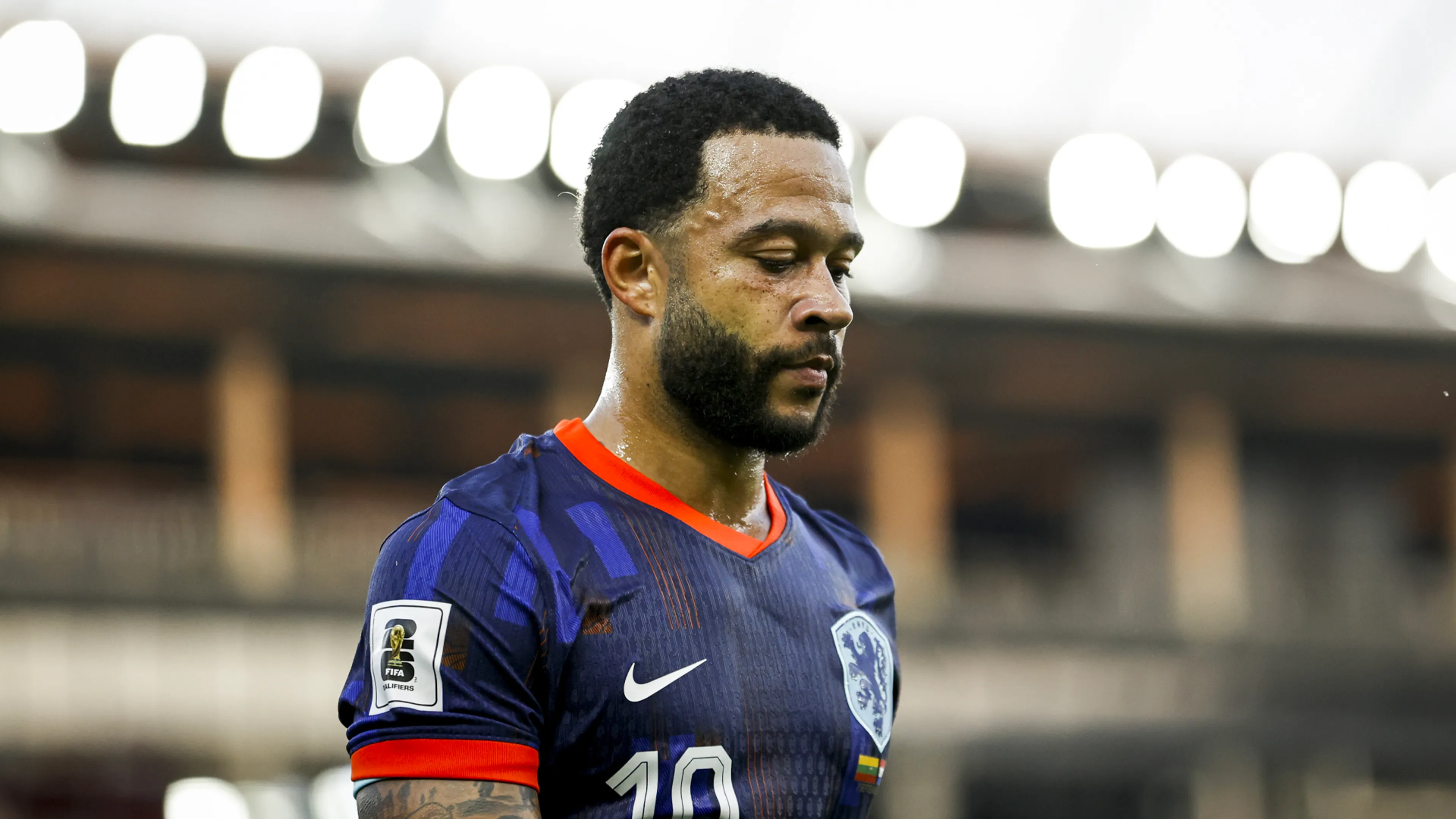 Paspoort Memphis Depay gestolen: aanvaller sluit later aan bij het Nederlands elftal
