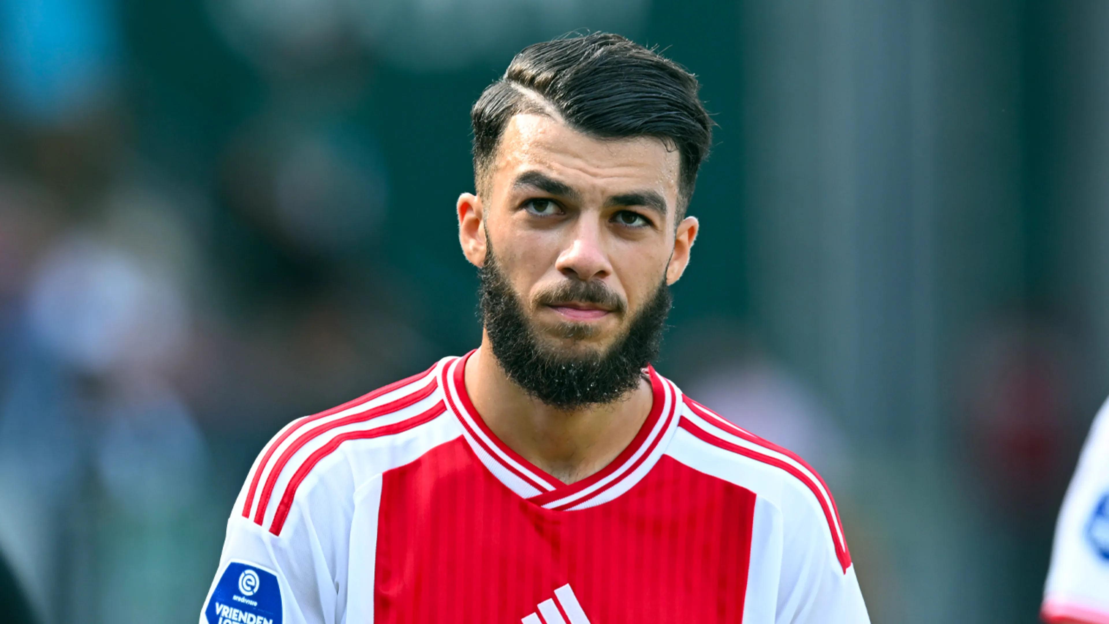 Mikautadze scoort vier keer voor Georgië: 'Ik speel bij Ajax niet op mijn eigen positie…’