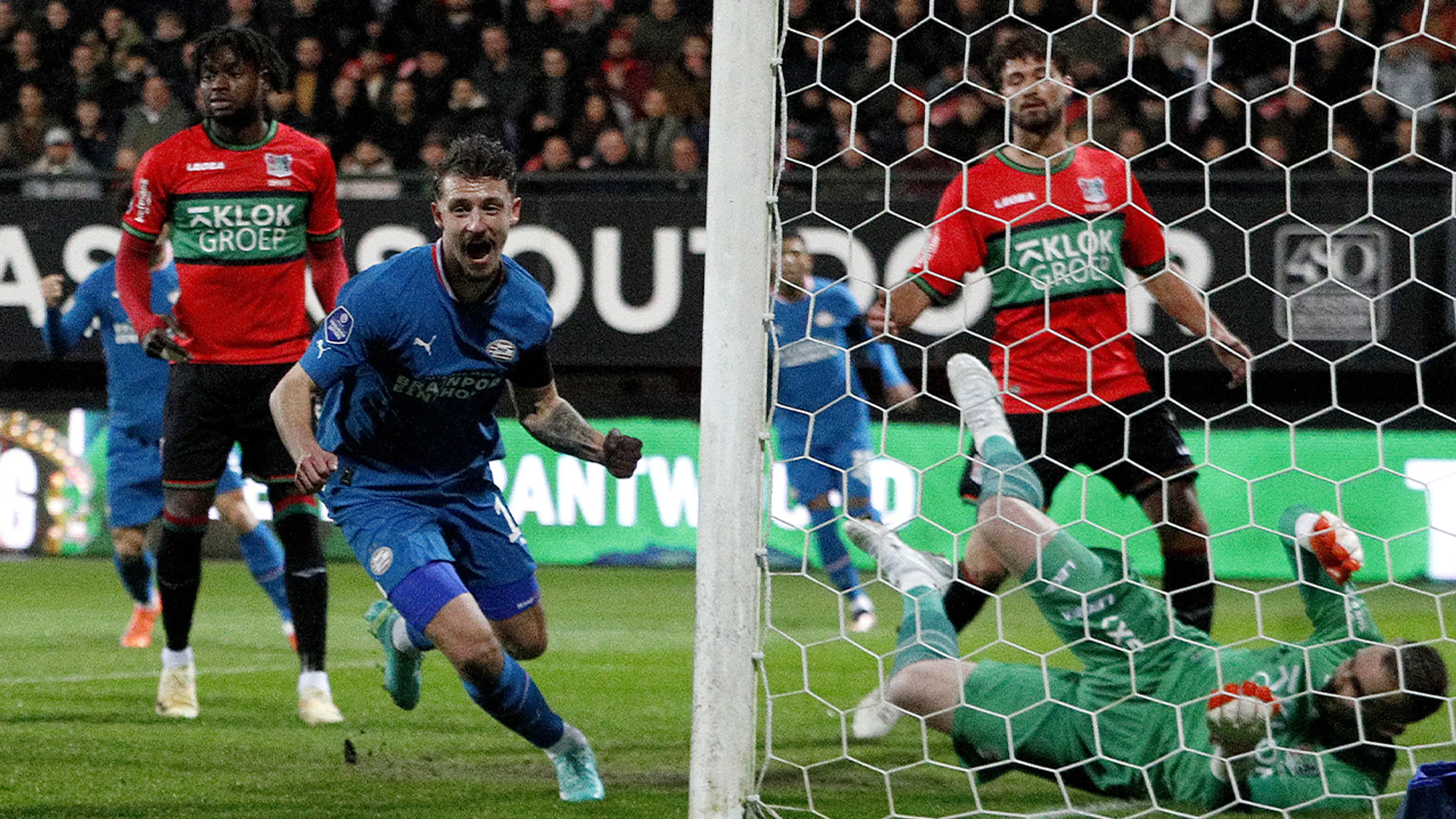 PSV boekt zege op NEC in duel vol goals