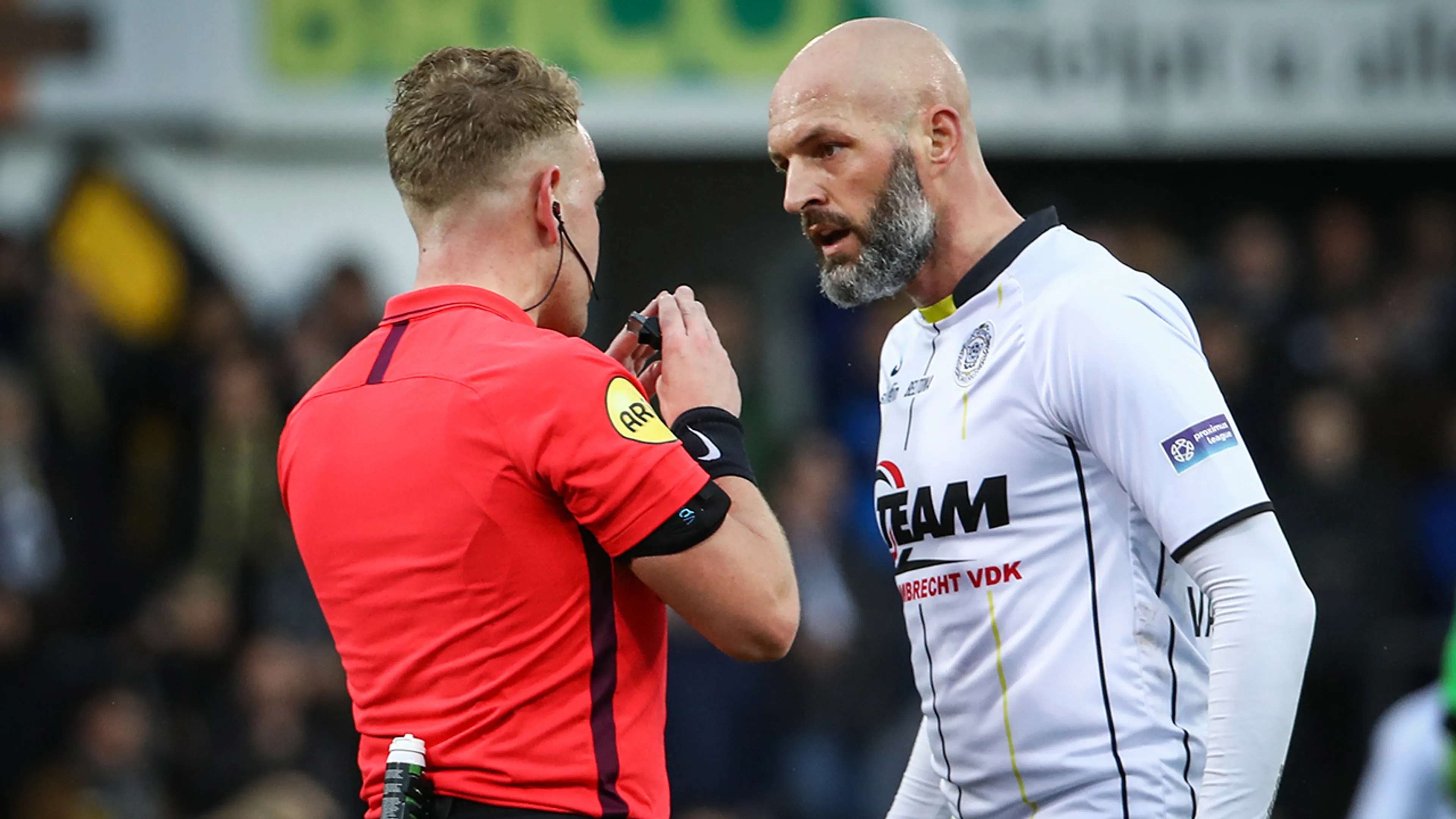 Oud-Ajacied Van Damme eist achterstallig salaris van Lokeren