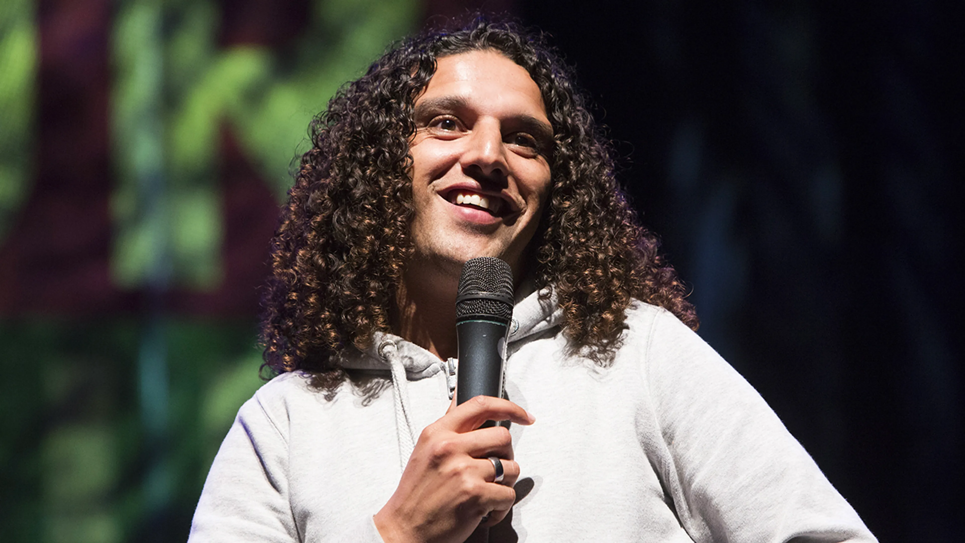 Ali B voor het eerst na veroordeling weer op het podium: rapper adviseert ondernemers