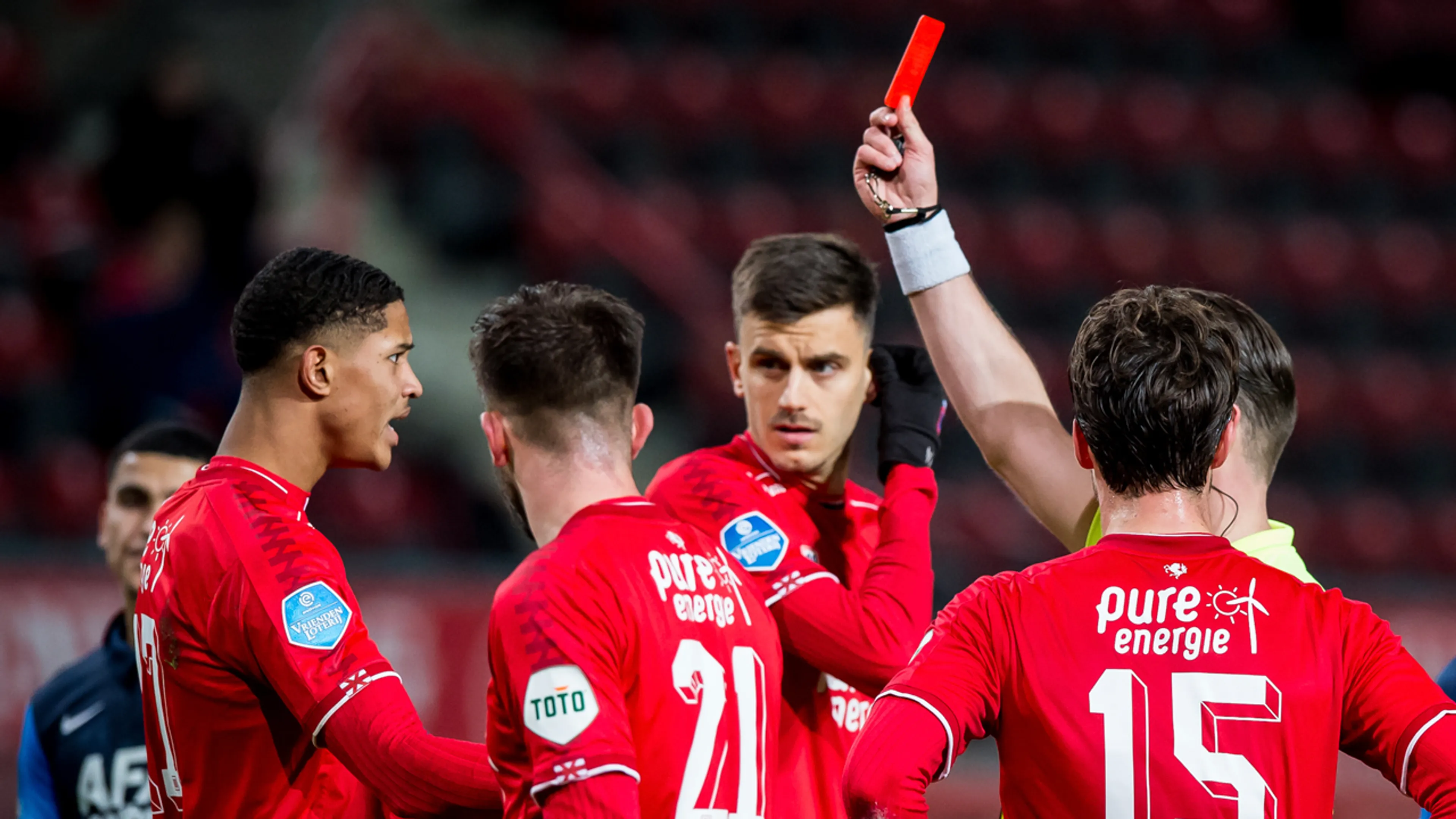Aanklager seponeert rode kaart Twente-verdediger Oosterwolde