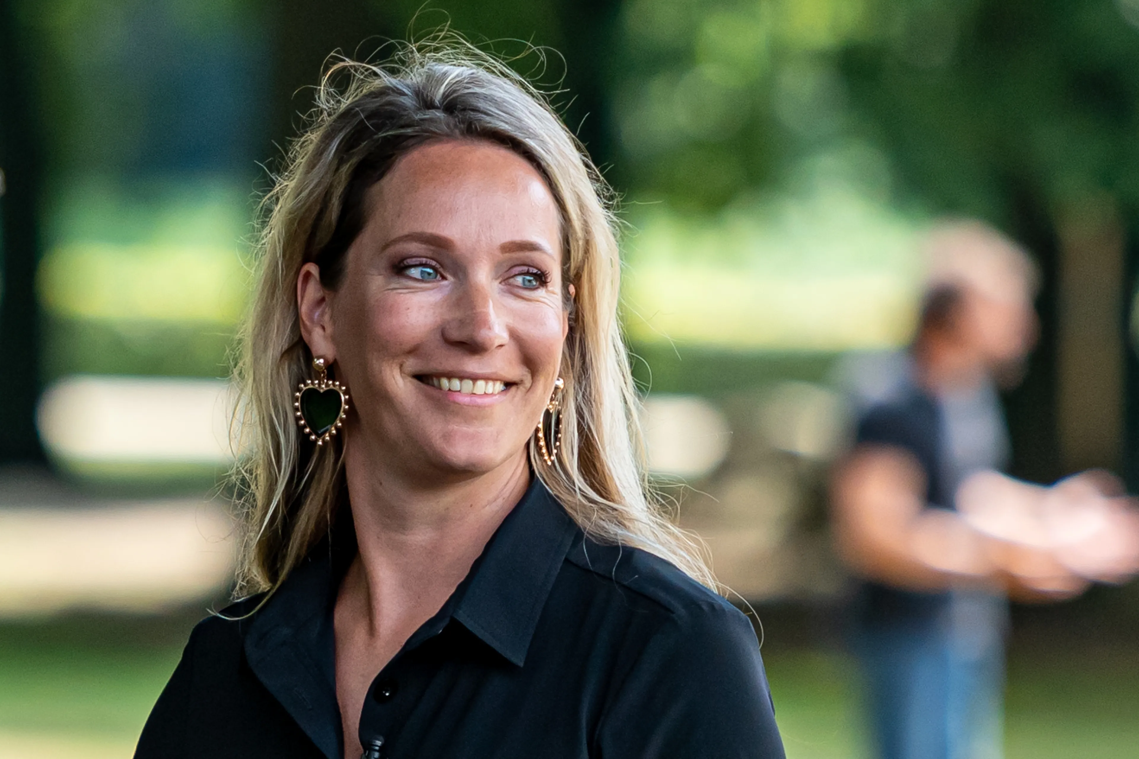 Hélène rijmt erop los tot gelach bij Hans: 'Wat is dit slecht zeg!'