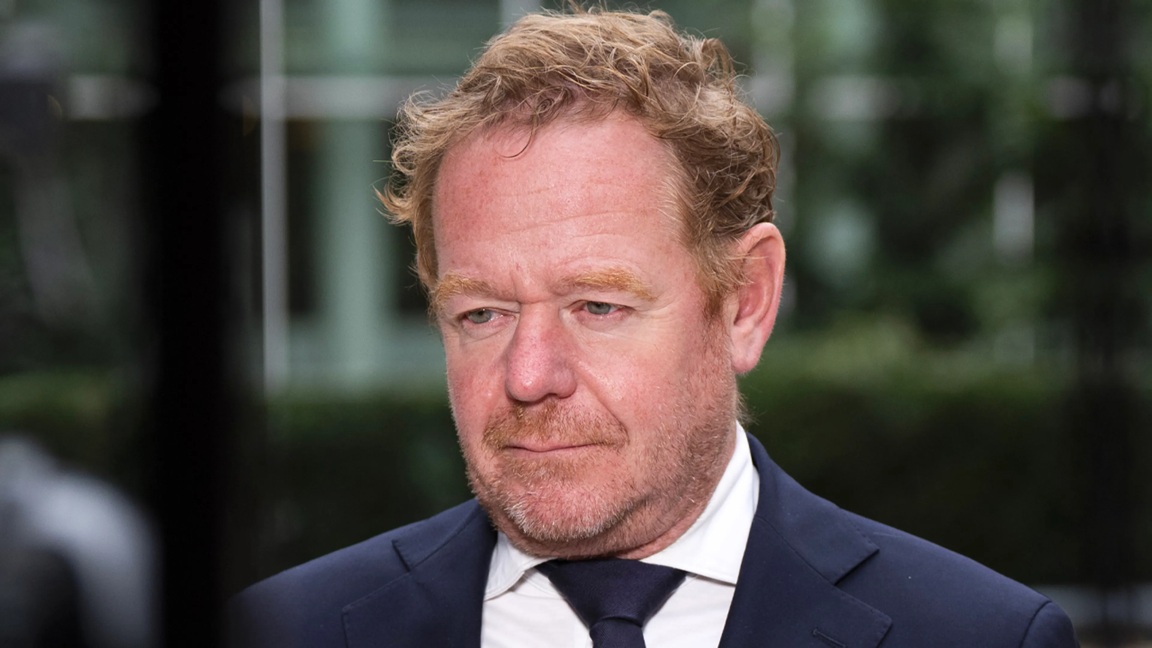 Justitieminister David van Weel hoopt op snoeihard optreden tegen relschoppers Den Haag