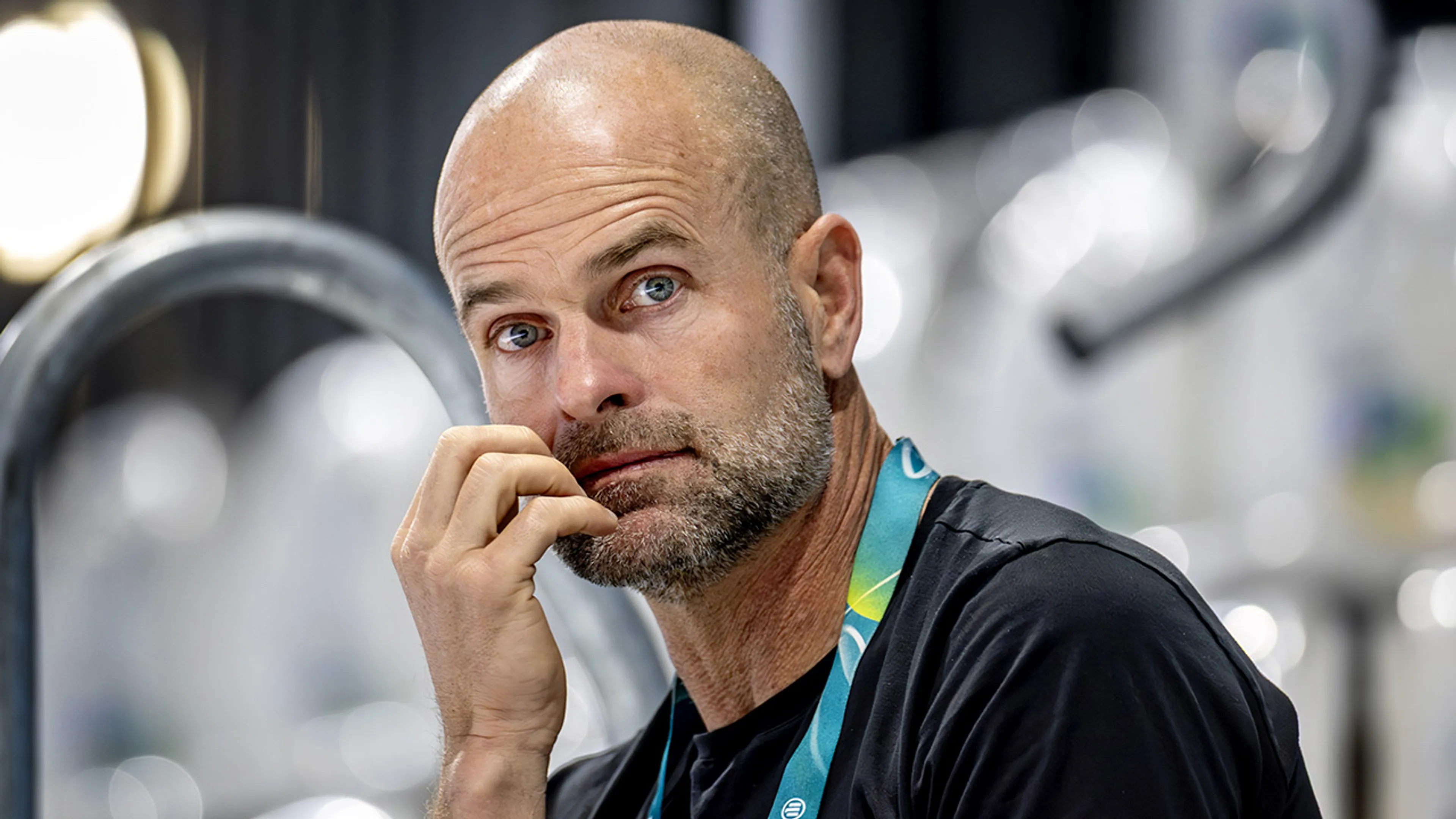 Erben Wennemars stopt als NOS-schaatsanalyticus: ‘Ik kan mijn werk niet meer op die manier doen’