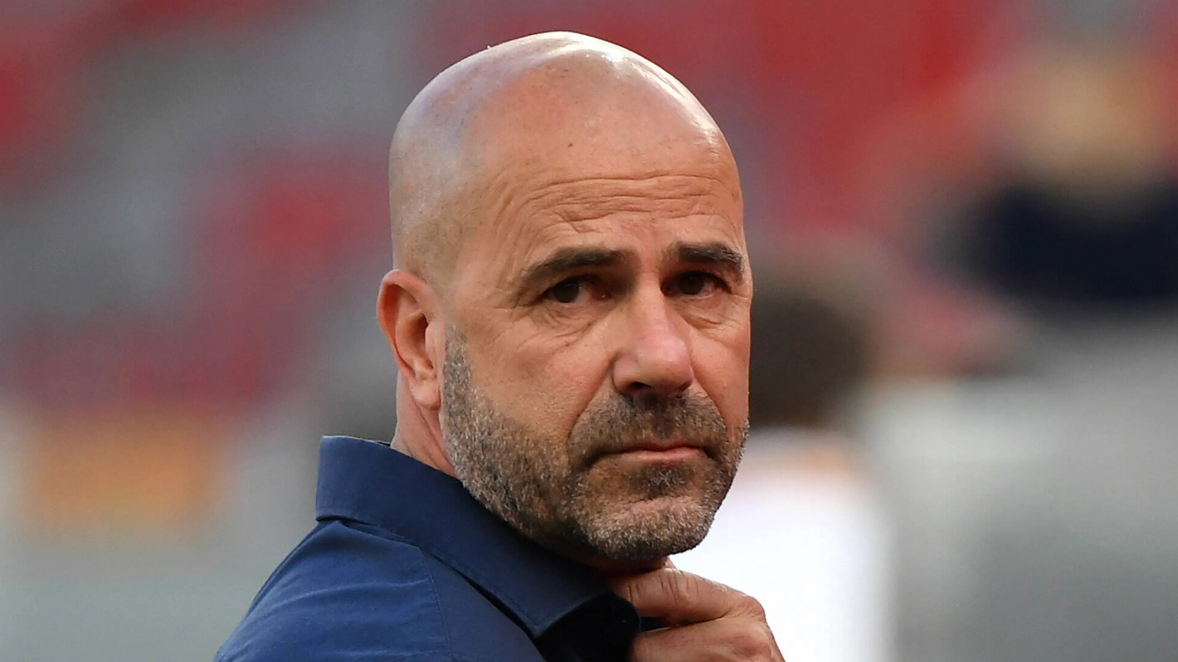 Leverkusen geeft in slotminuten voorsprong weg