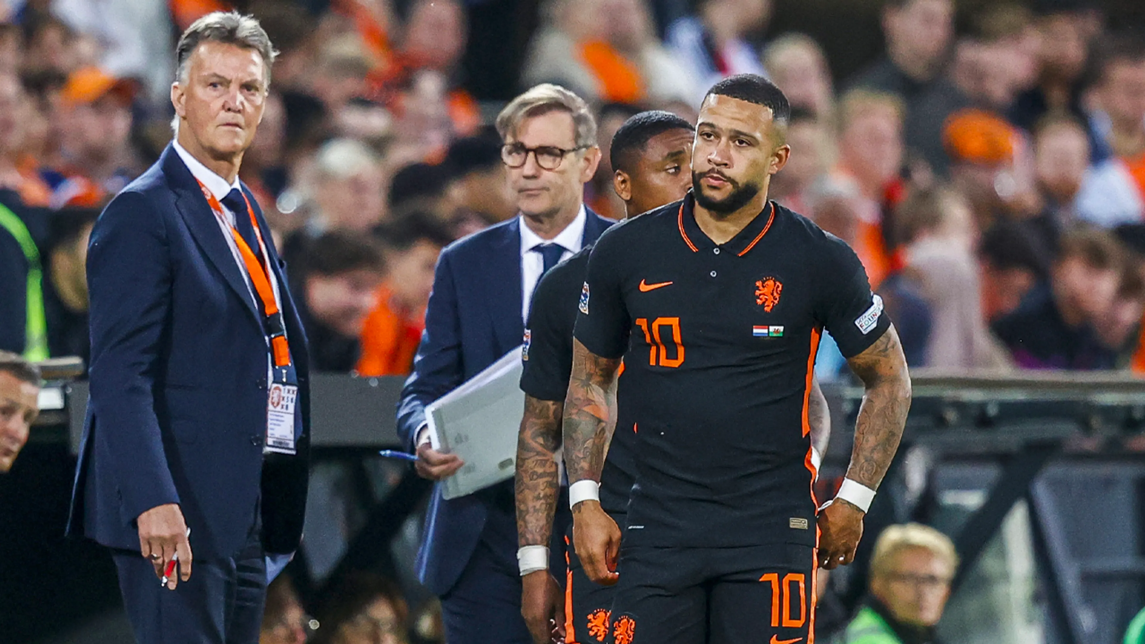 Van Gaal bevestigt: Oranje begint openingsduel WK tegen Senegal zonder Memphis