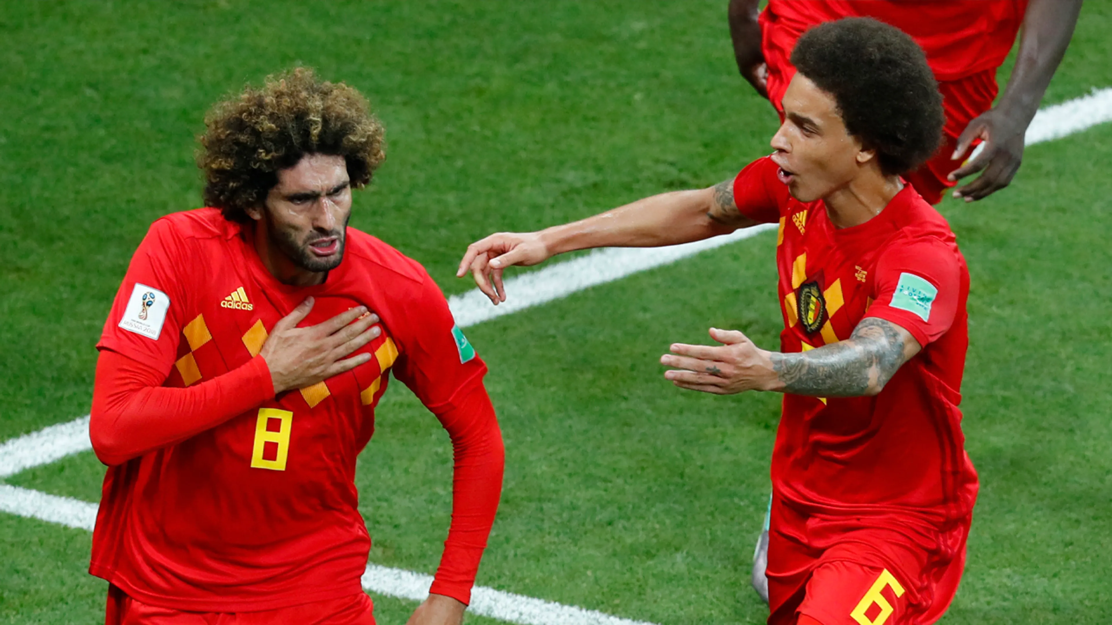 'Witsel en Fellaini behoeden Standard van degradatie naar vierde klasse'