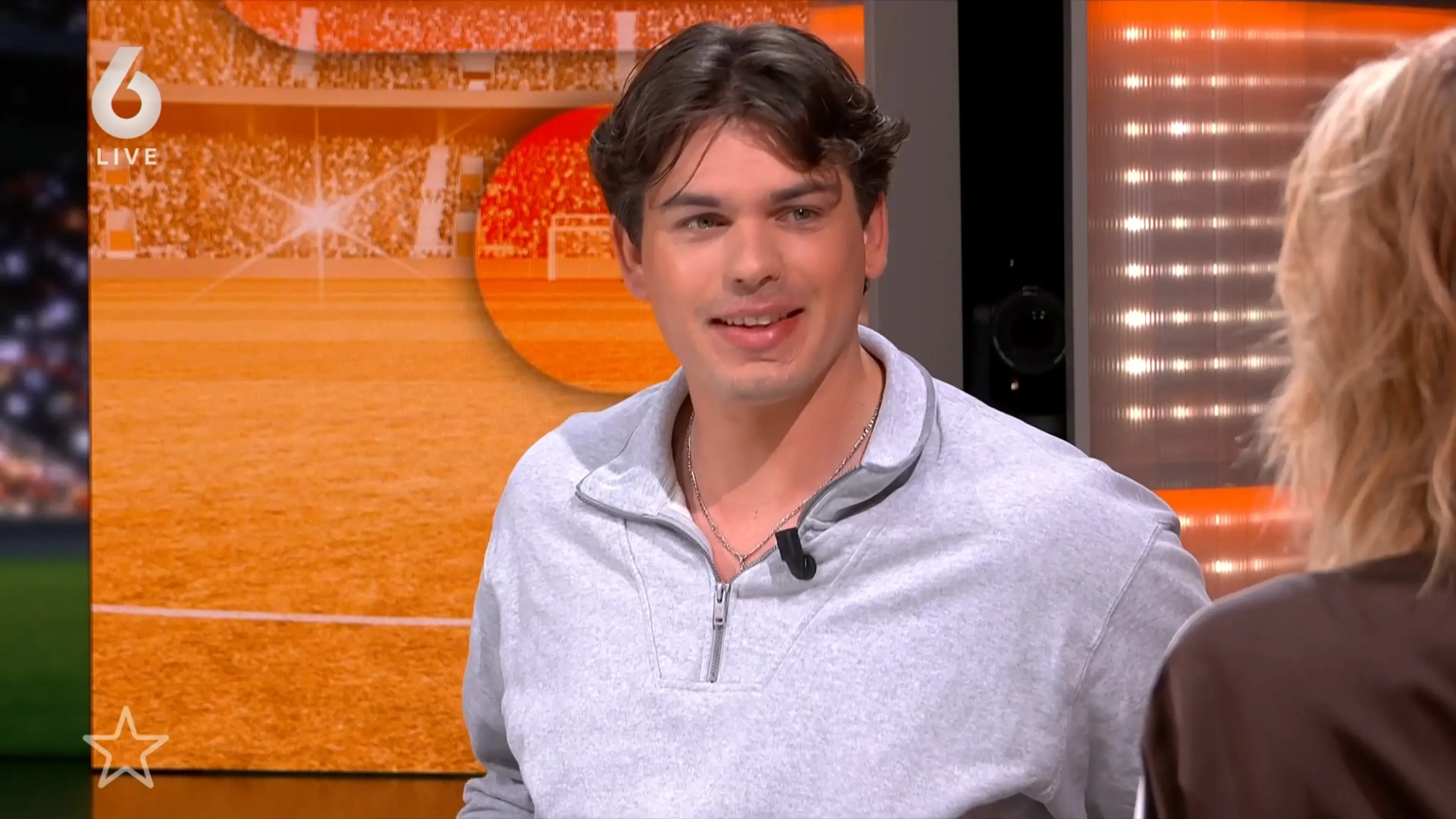Sam van Royen presenteert Het Oranje Café