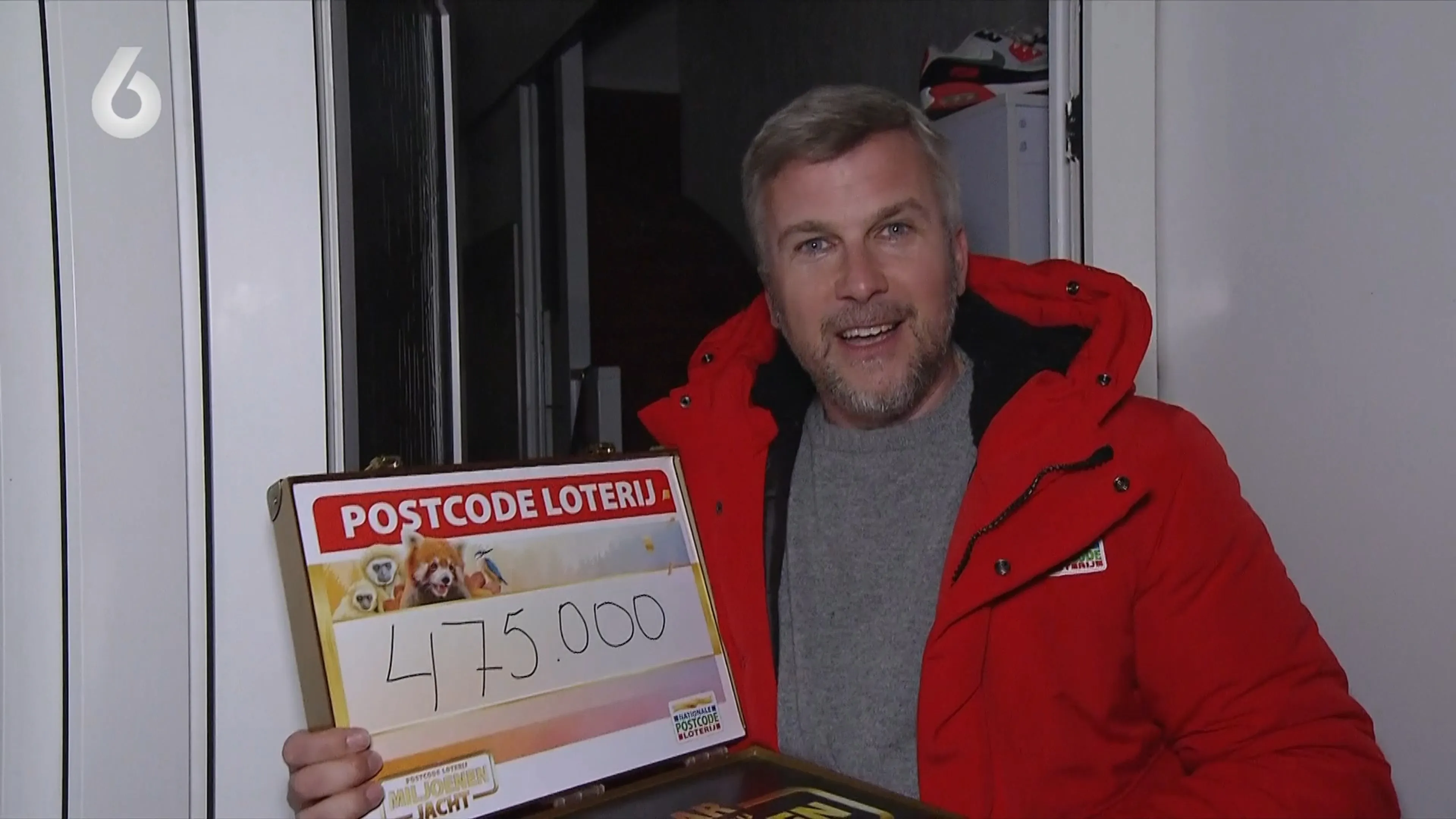 Chaos bij de thuiswinnaar! Buurtbewoner door het dolle heen!