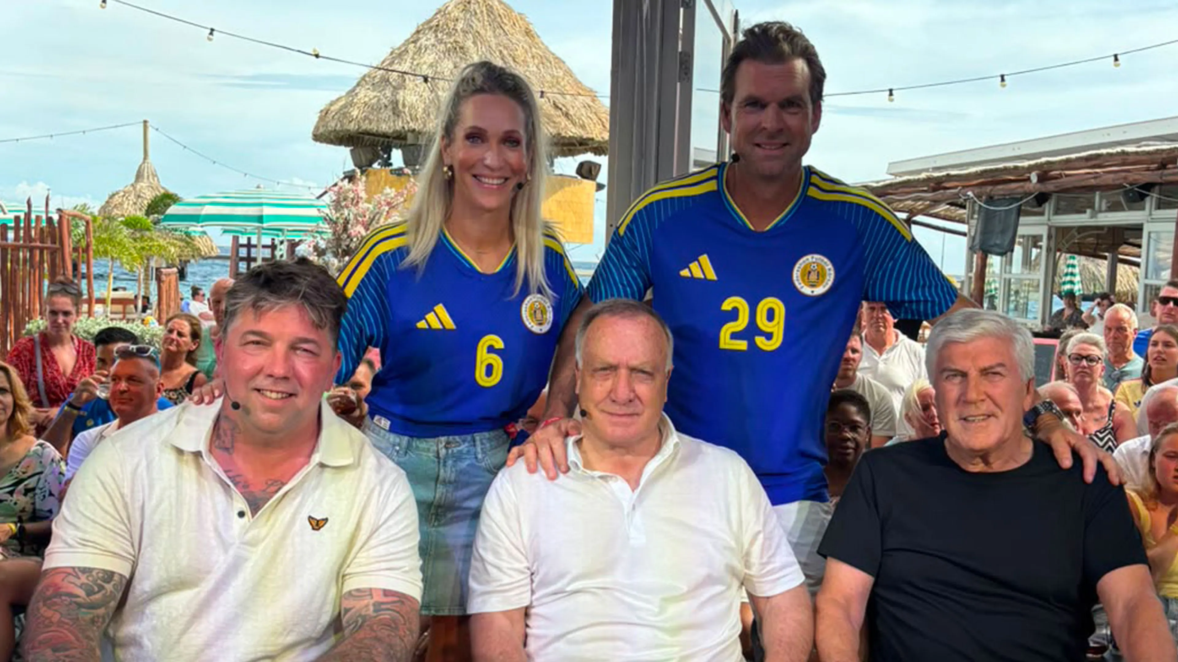 Kijk hier de aflevering van De Oranjezomer met Dick Advocaat en Cor Pot terug! 