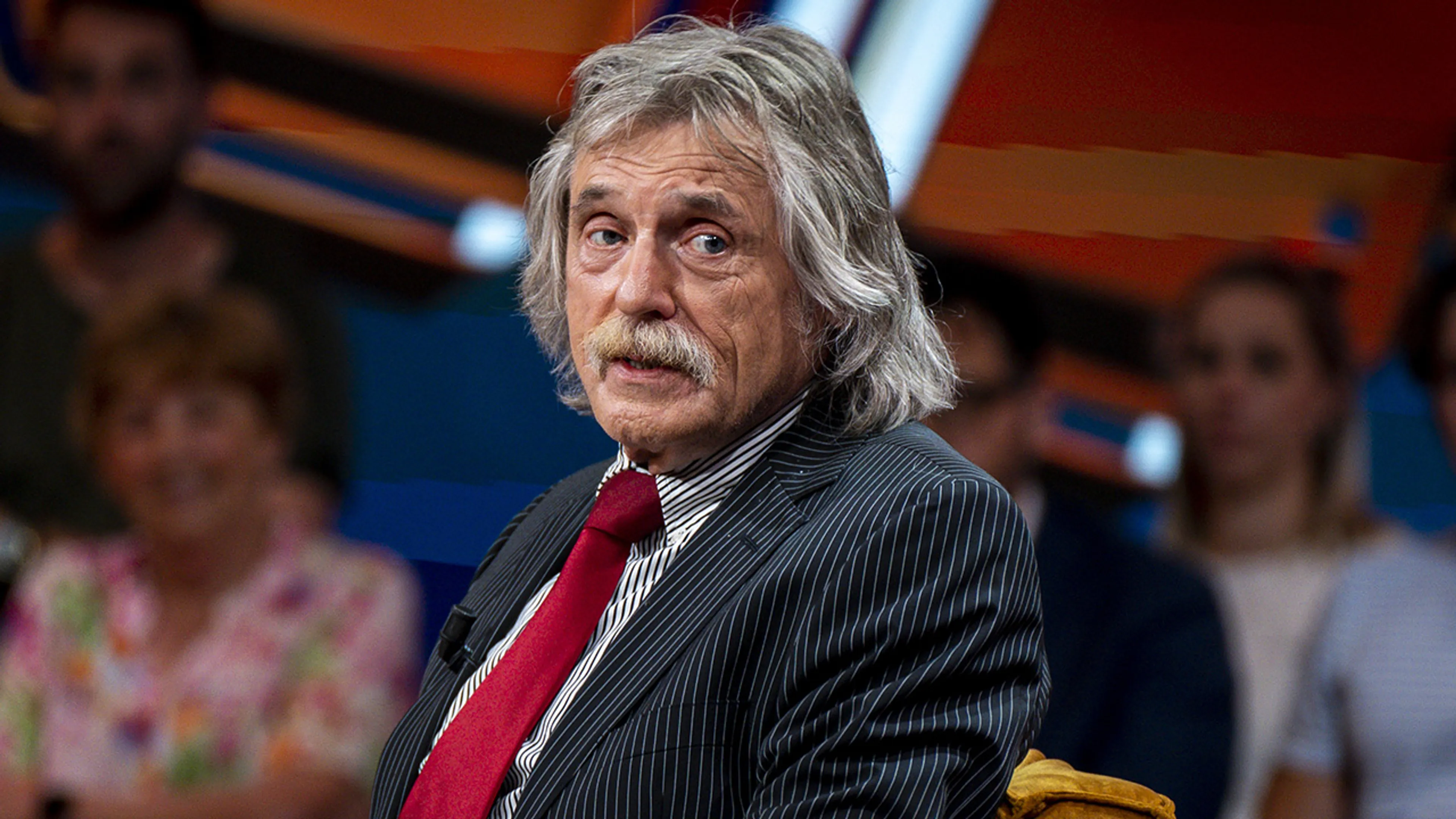 ’Kom niet aan Johan Derksen, of ik vlieg je naar de strot!’