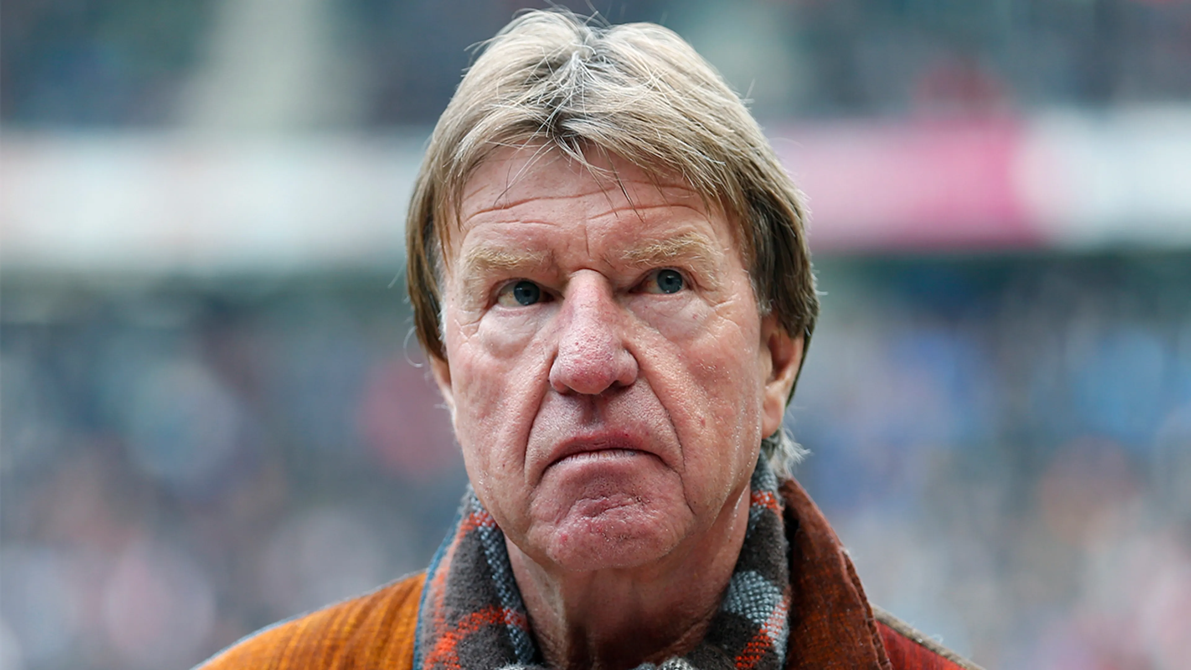 De Mos verdenkt Koeman van belangenverstrengeling bij Oranje