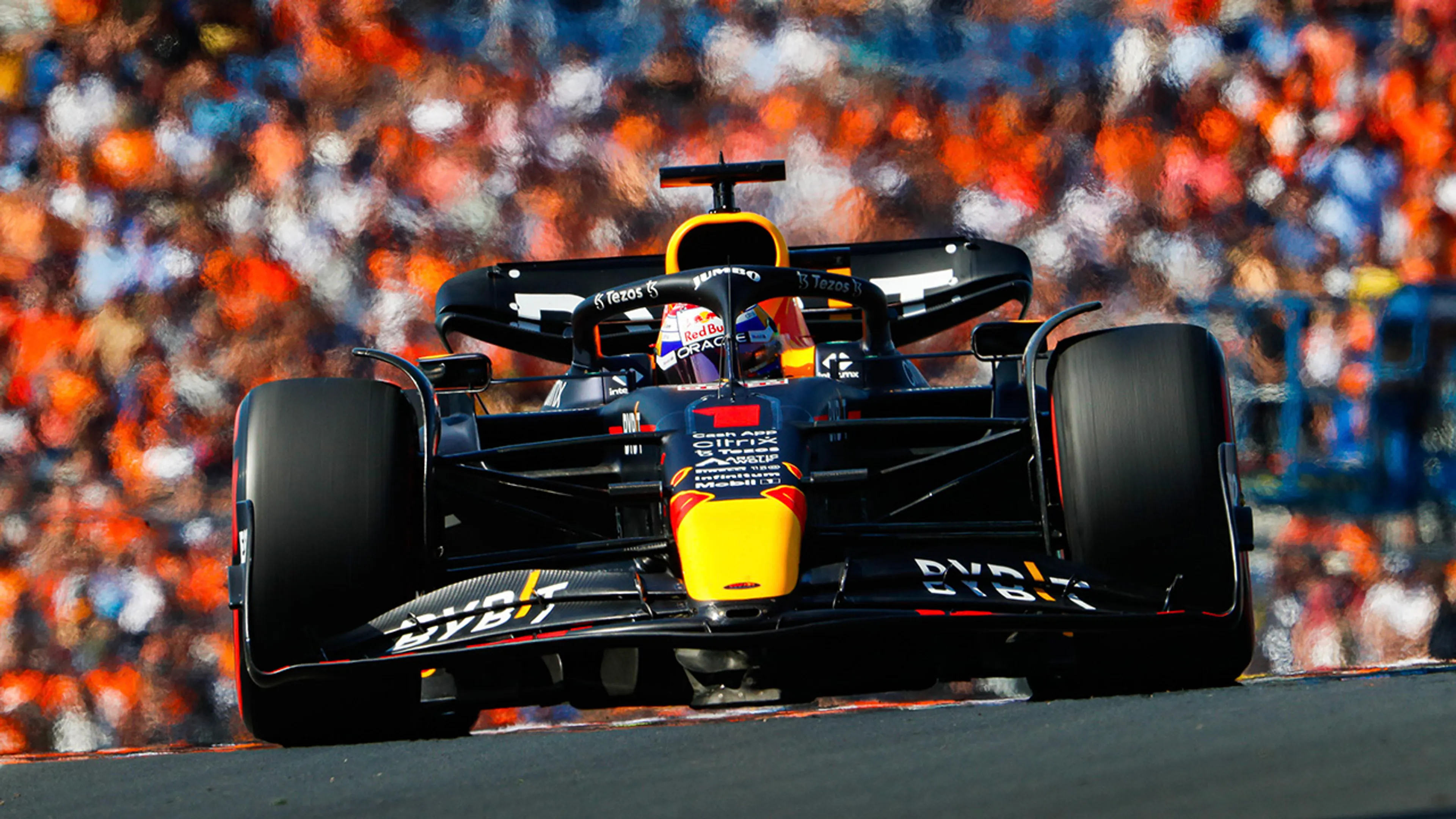 Verstappen brengt Oranje tribunes in extase met pole position in Zandvoort