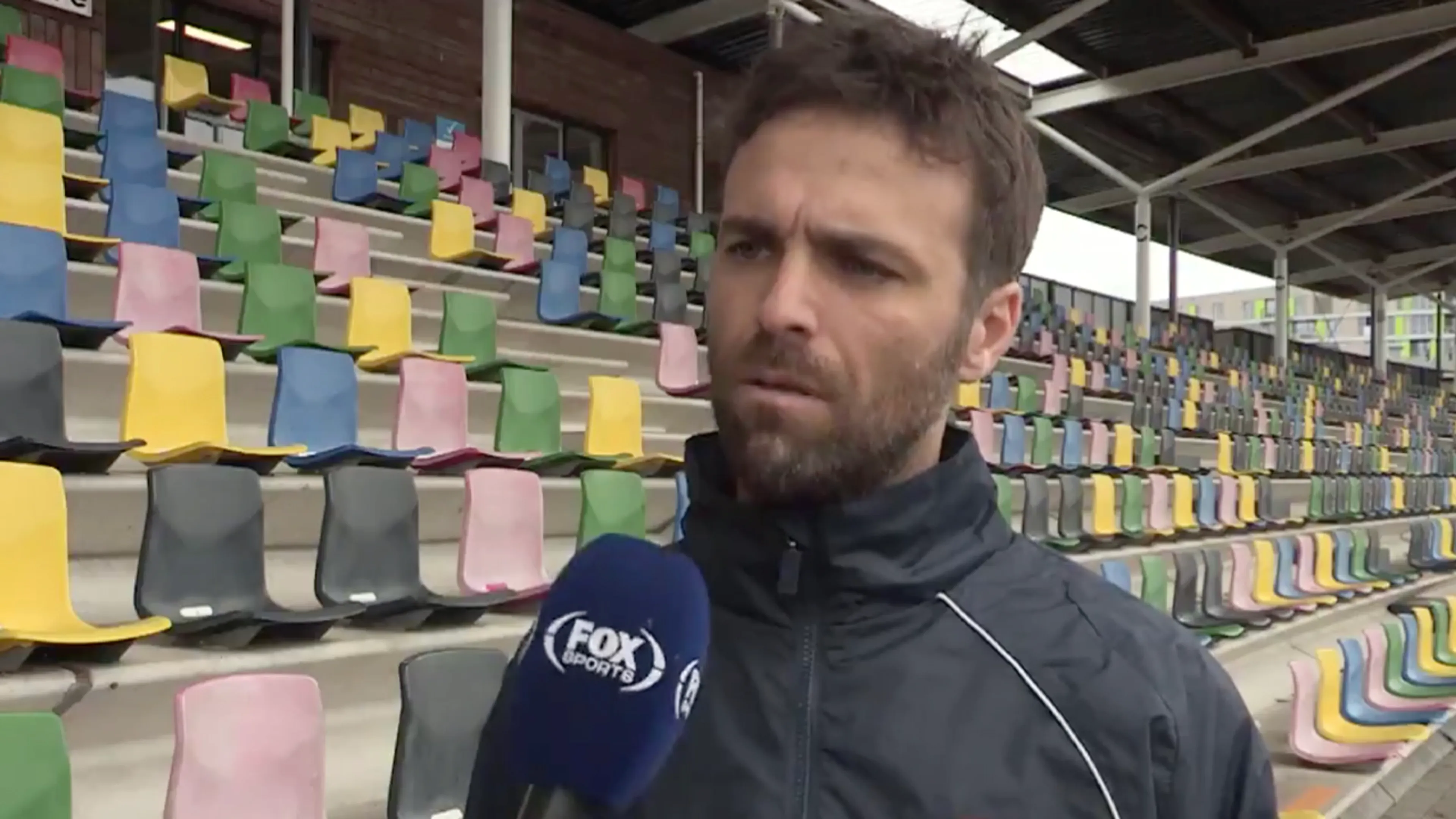 FC Twente-trainer Gonzalo García beschermt Boschker