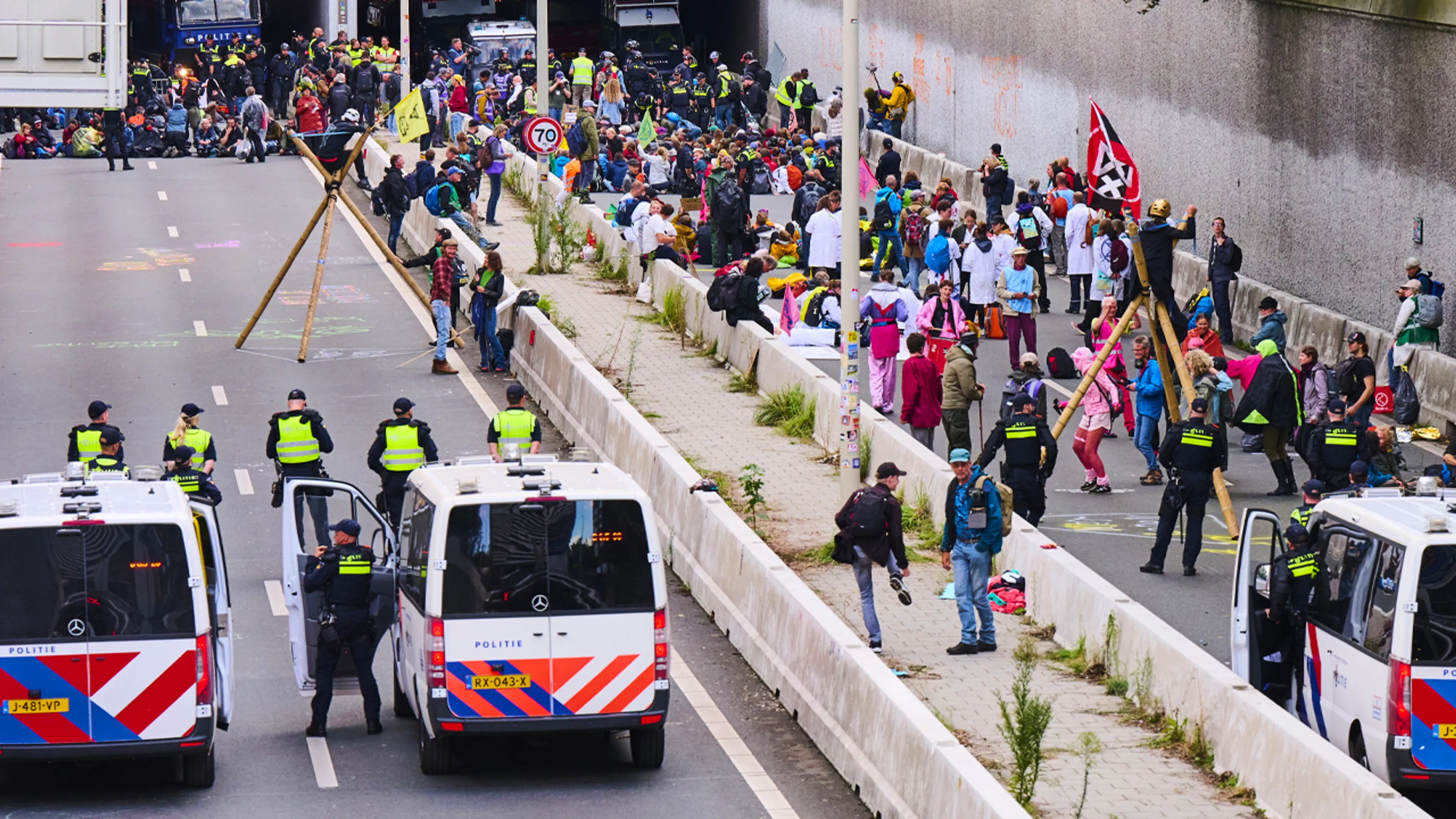 Extinction Rebellion kondigt blokkade A44 aan op dag voor NAVO-top