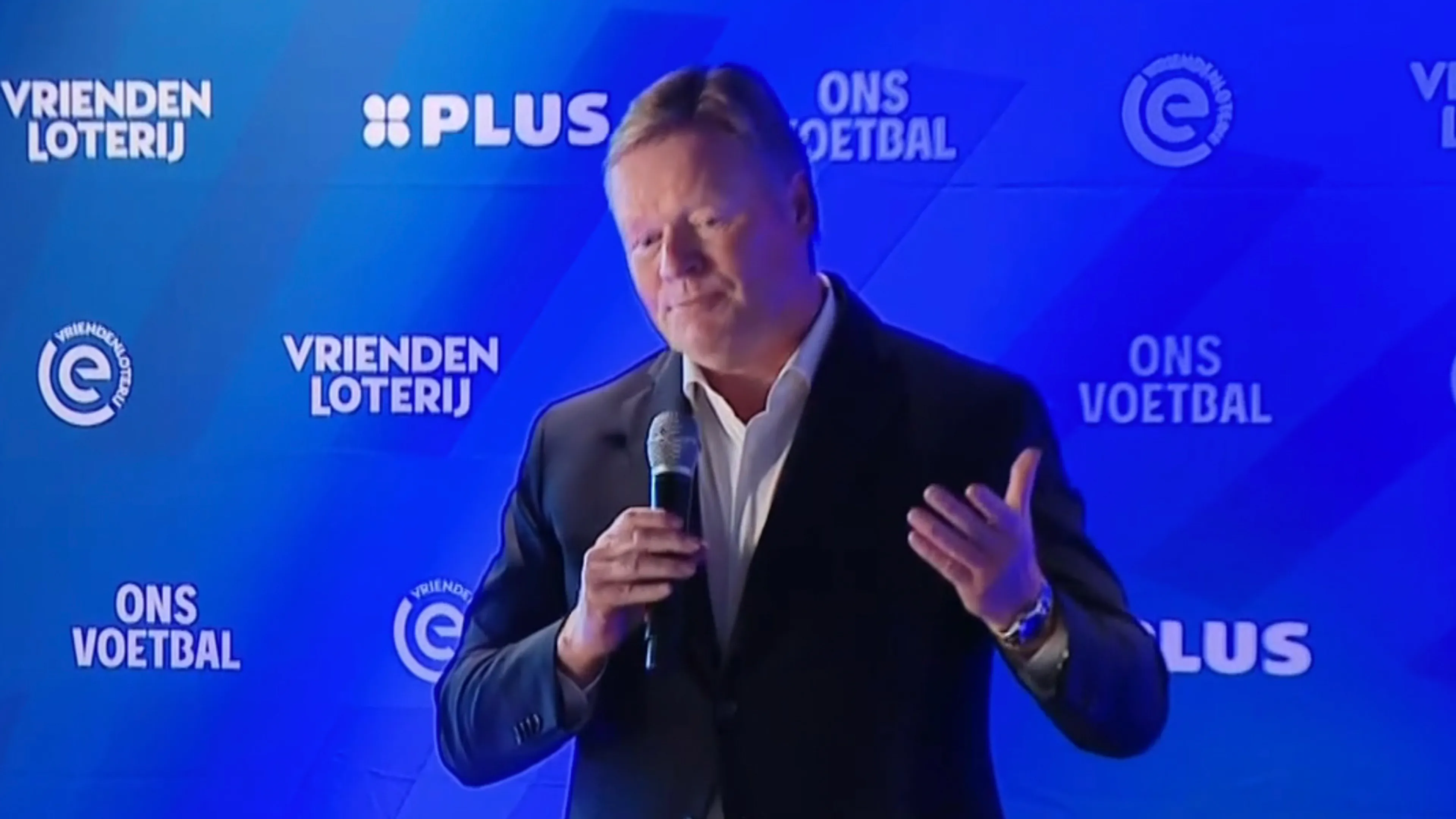 Emotionele Koeman draagt Oeuvre Award op aan zijn vrouw Bartina: ‘I love you!’