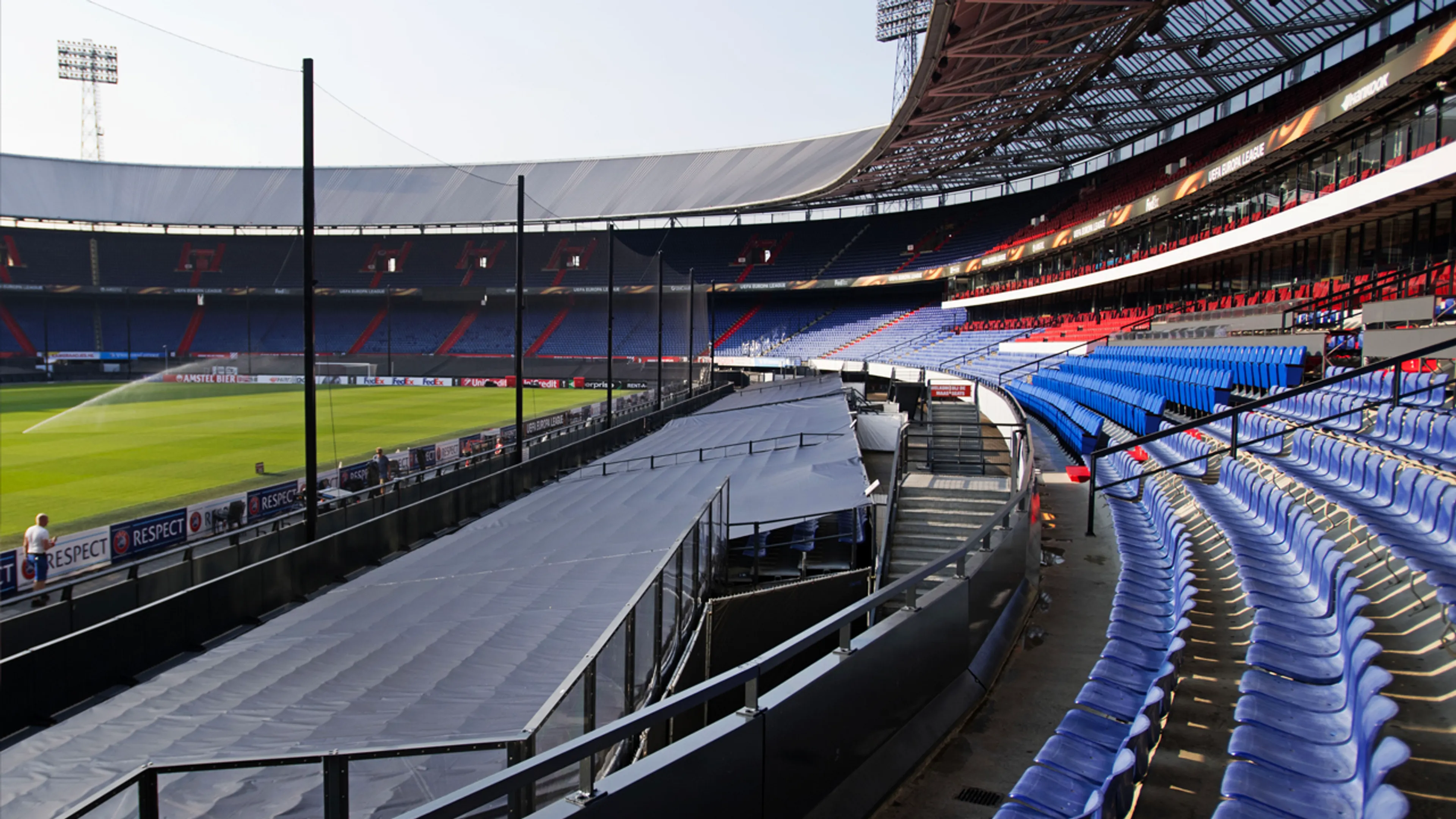 Feyenoord kiest voor netten rond veld tijdens Klassieker