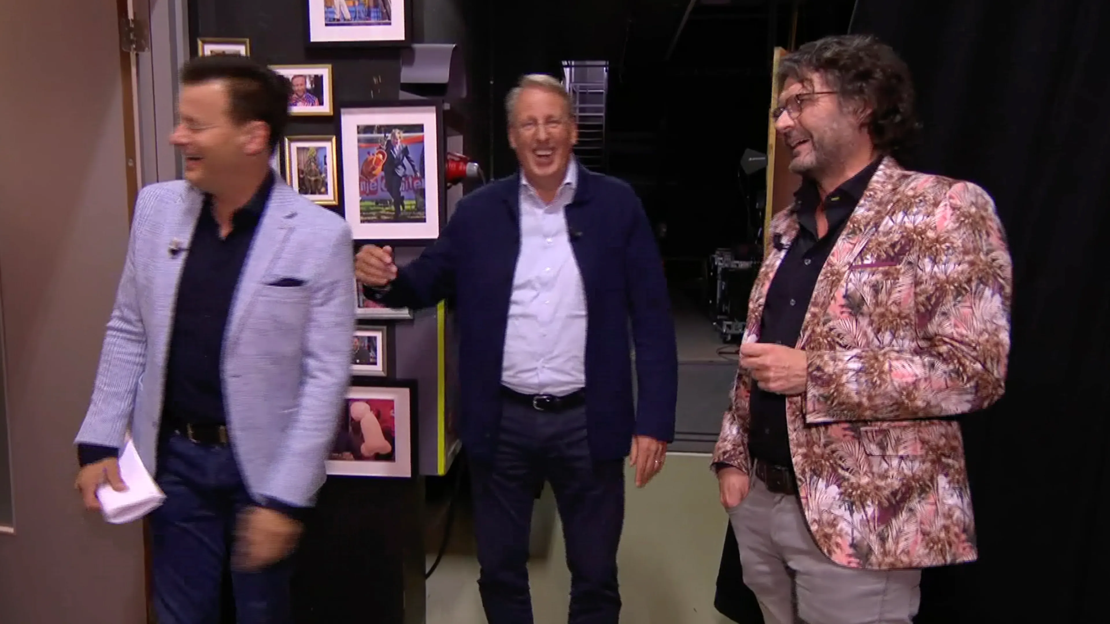 Wilfred loopt weg na verspreking Chris Woerts: 'Johan heeft het 100 keer geroepen, zegt die de vos!'
