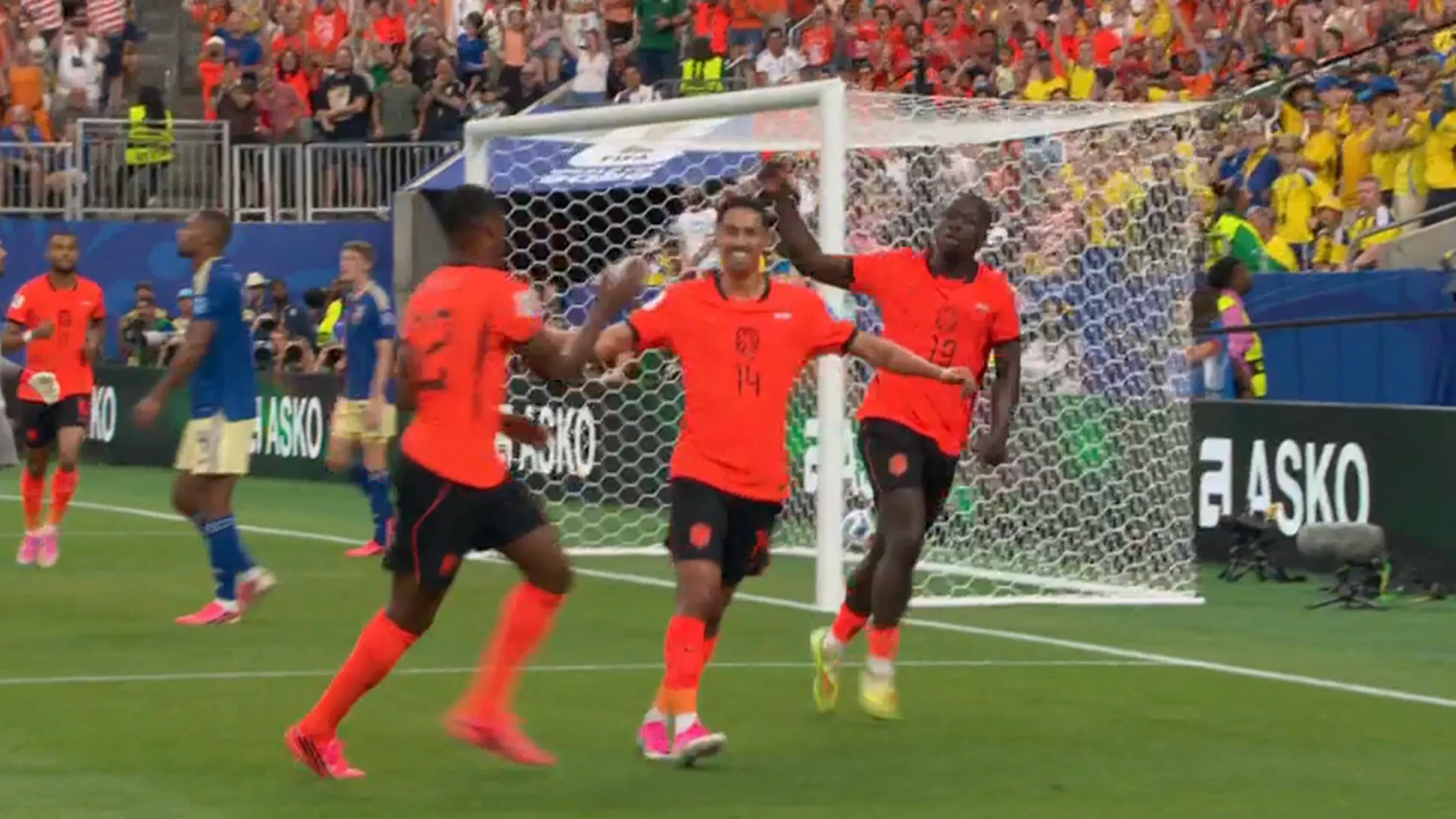Videogoal: Brian Brobbey is los! Spits maakt zijn tweede doelpunt tegen Zweden