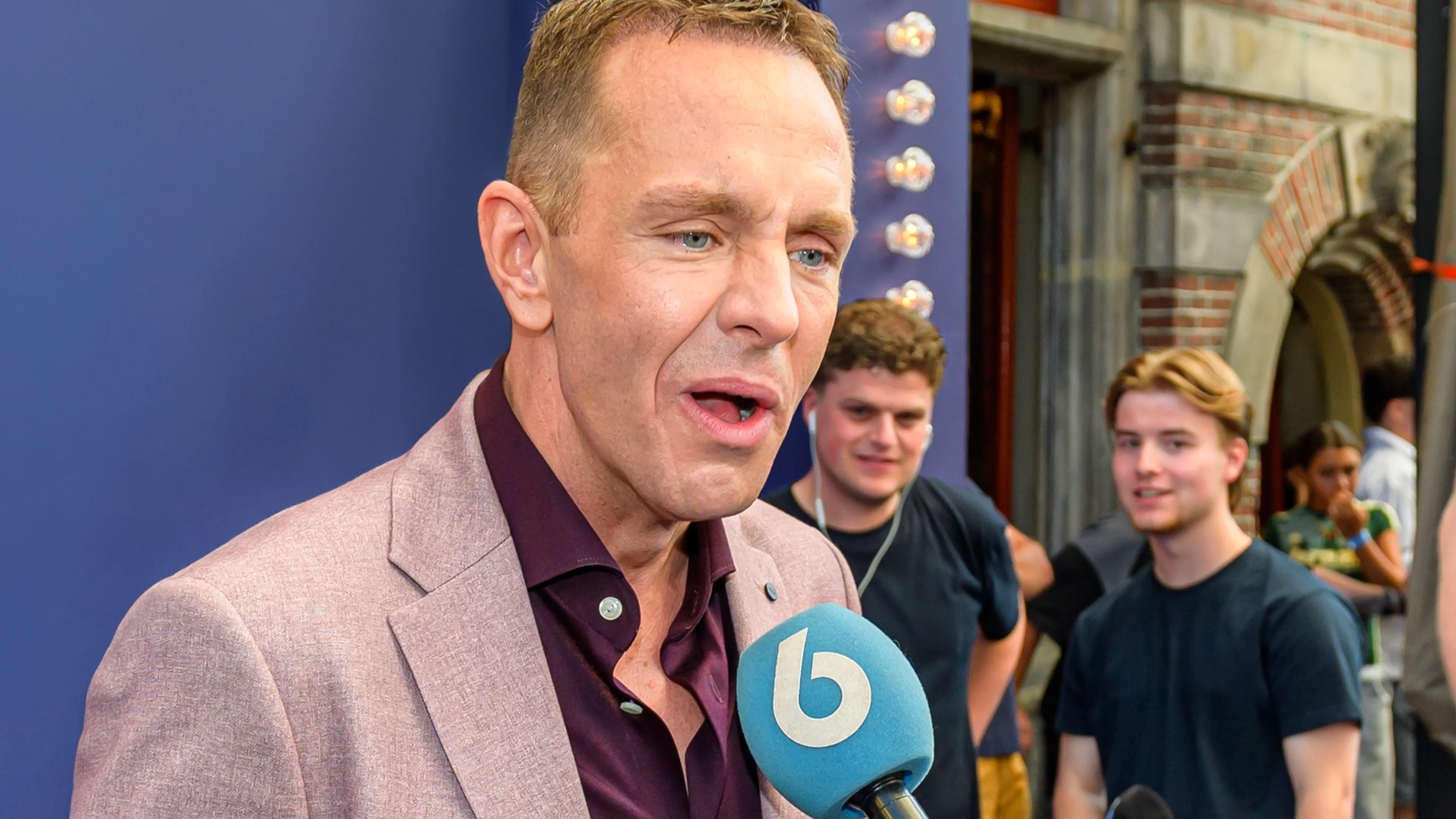 Nog meer pech voor Kees de Bever na ongeluk op filmset