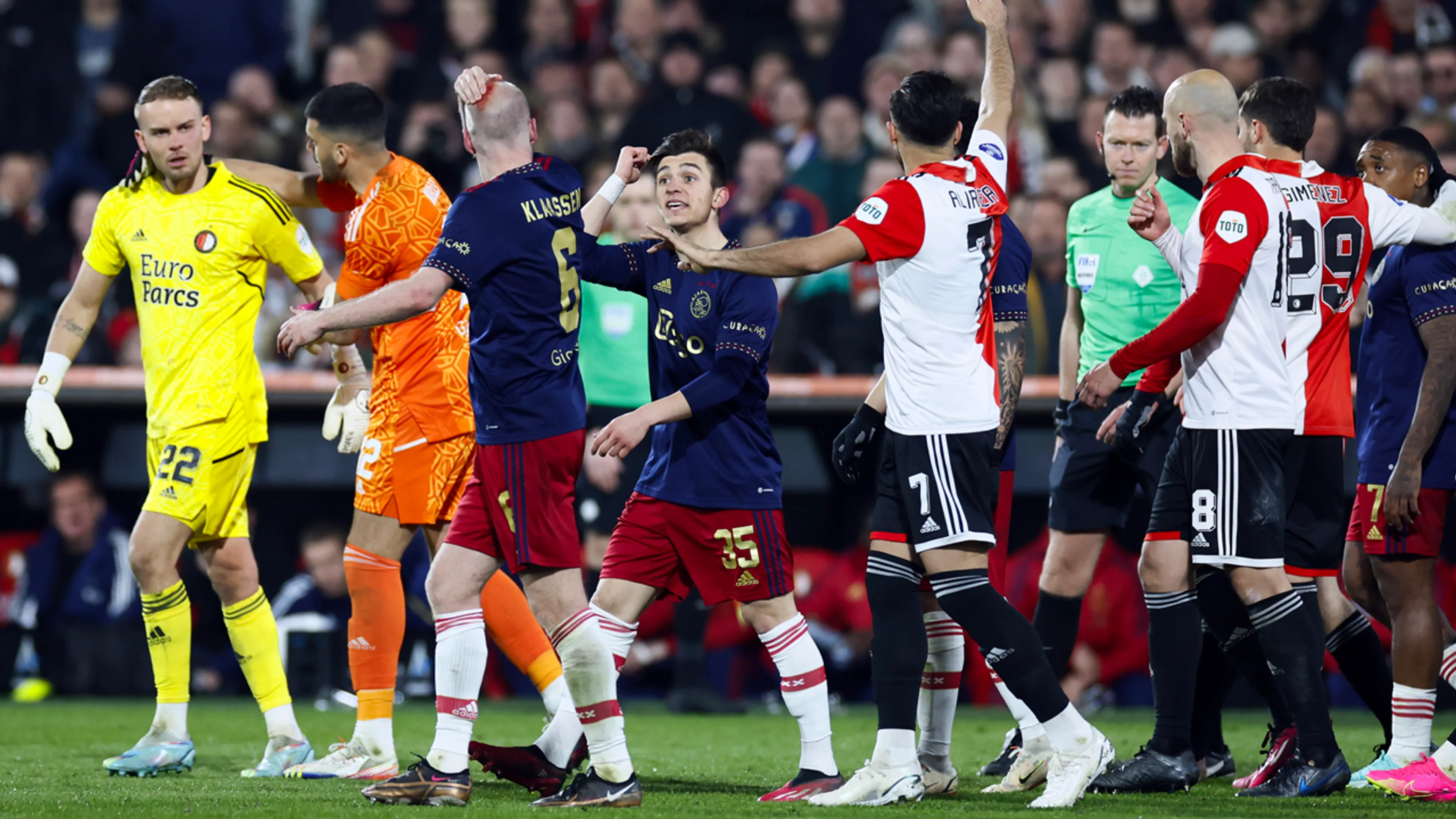 Feyenoord sluit deel van tribunes in De Kuip voor duel met AS Roma