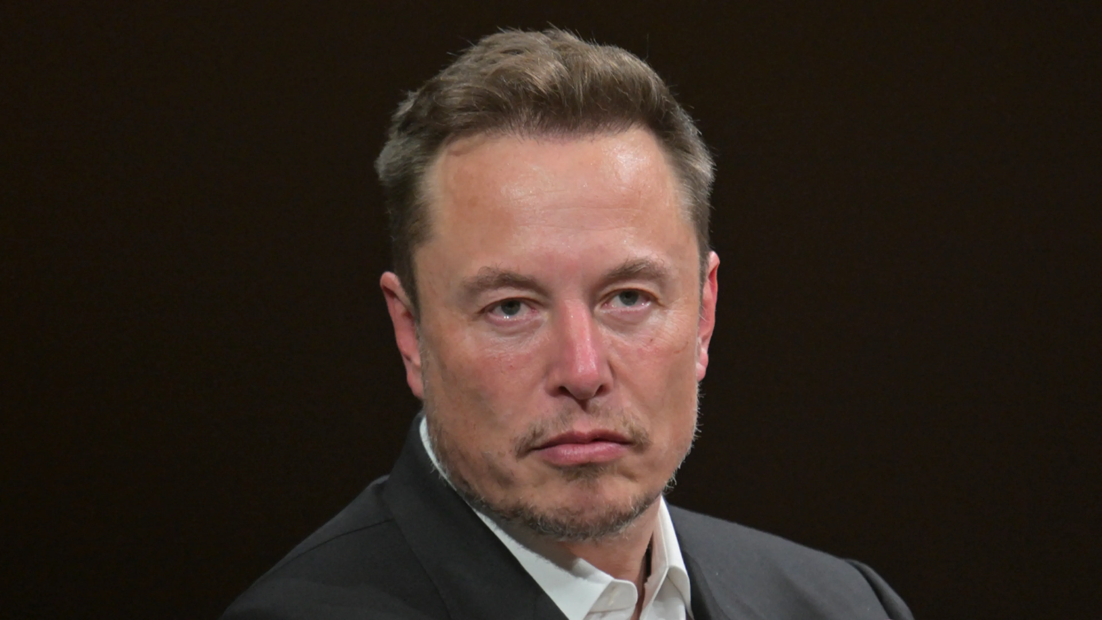 Elon Musk zet naamswijziging van Twitter door