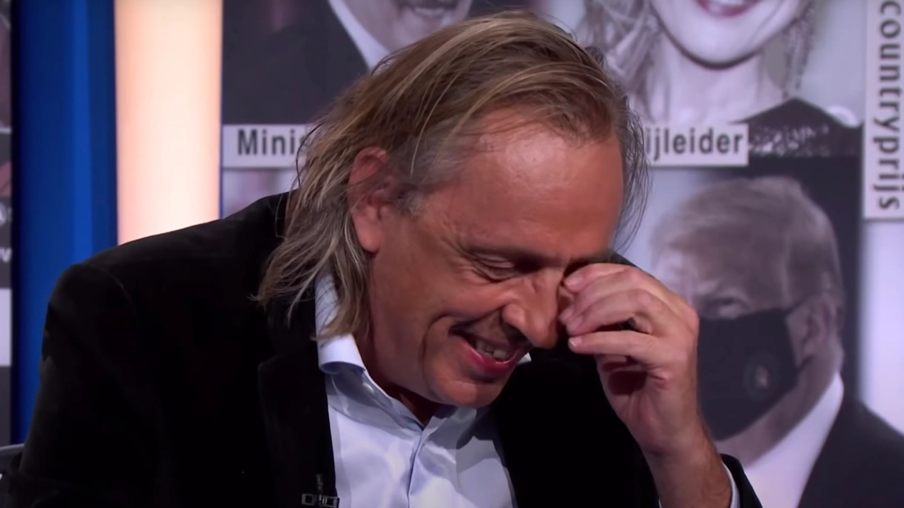 CLASSIC: Marcel van Roosmalen kan schaterlach niet bedwingen