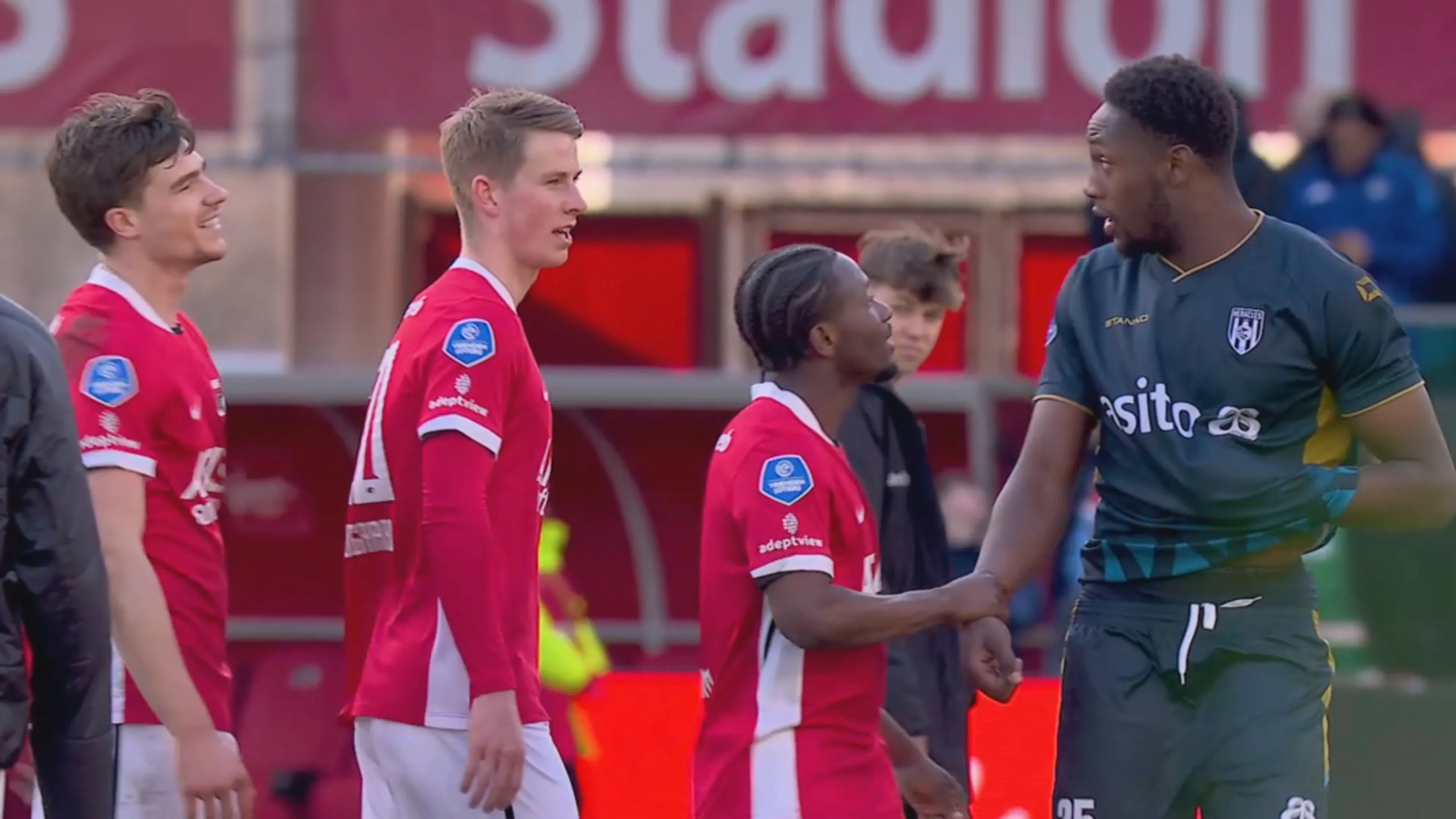 Video: óók door AZ verhuurde Zeefuik weigert Goes een handje te geven