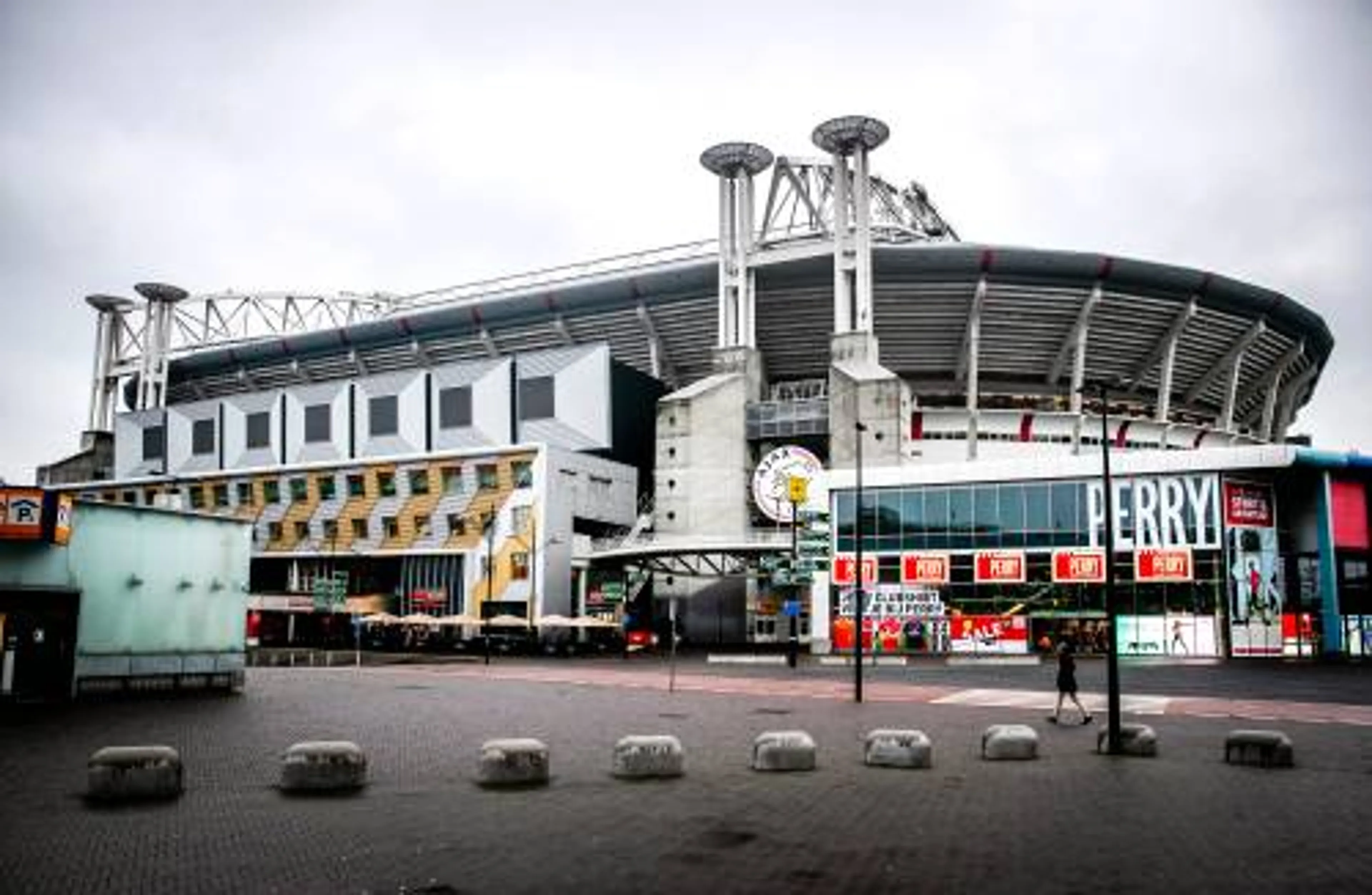 Ajax definitief zonder fans naar Chelsea