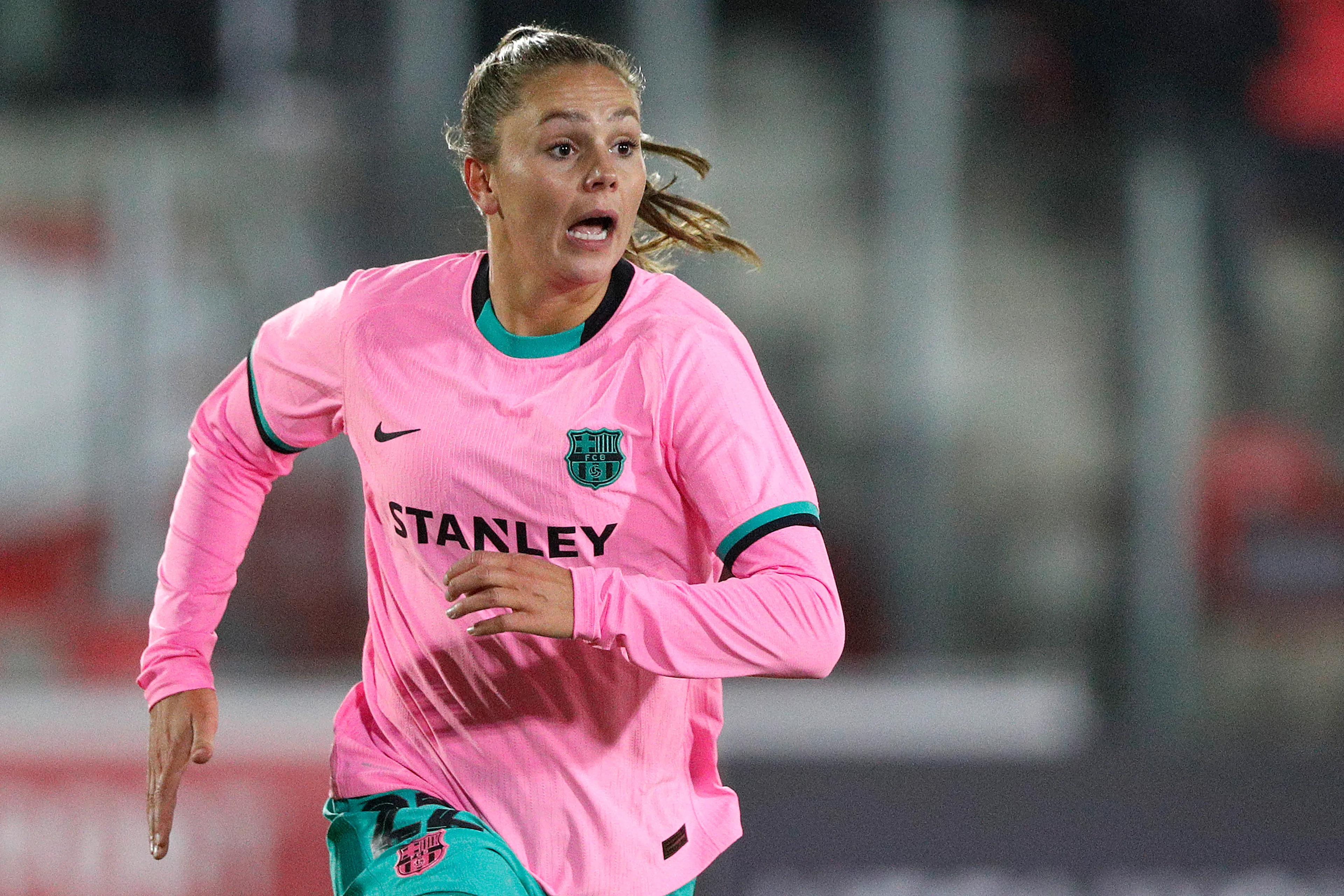 Lieke Martens aan de kant met beenblessure