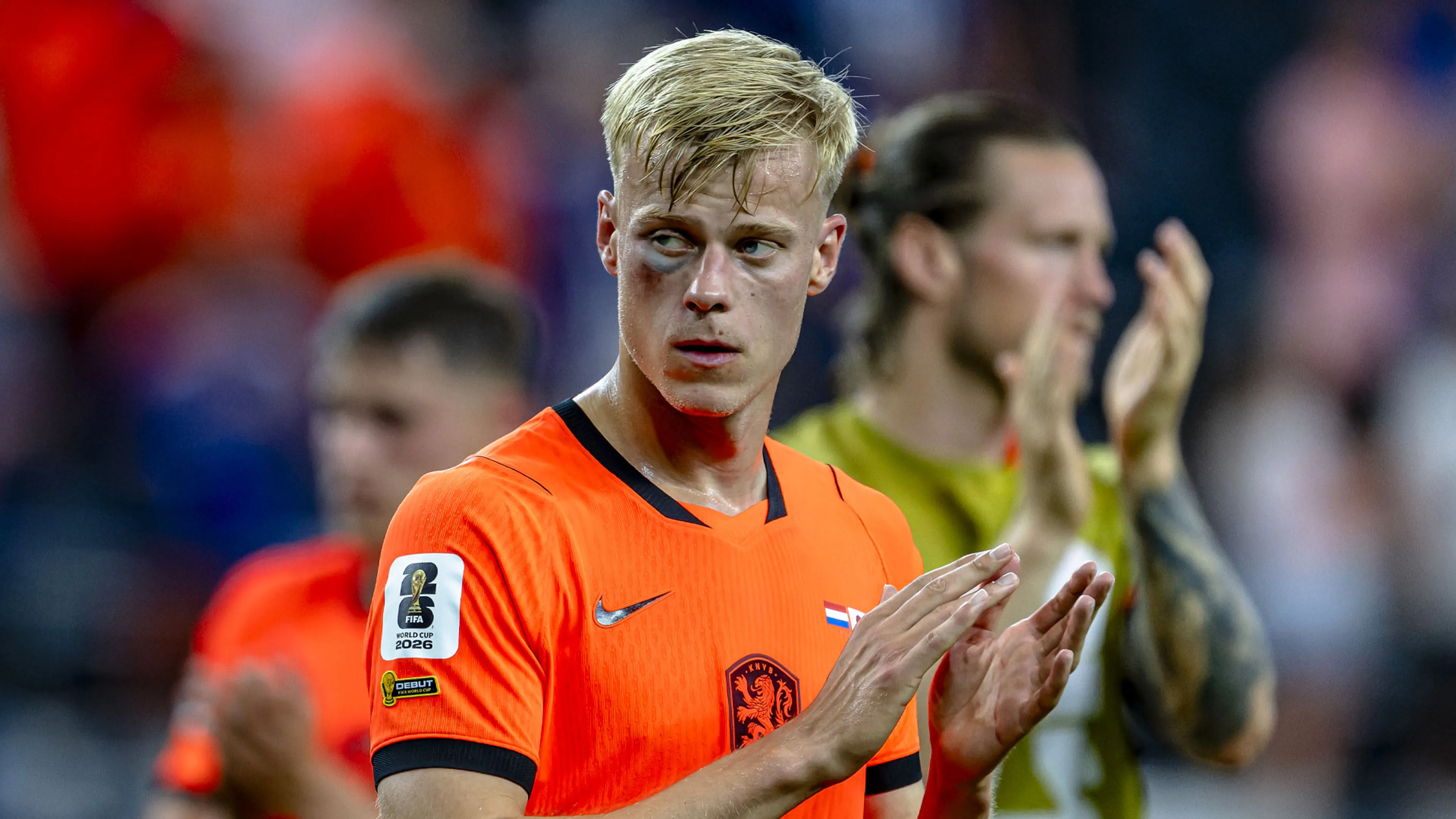 Jan Paul van Hecke houdt flinke wond aan oog over aan duel met Japan