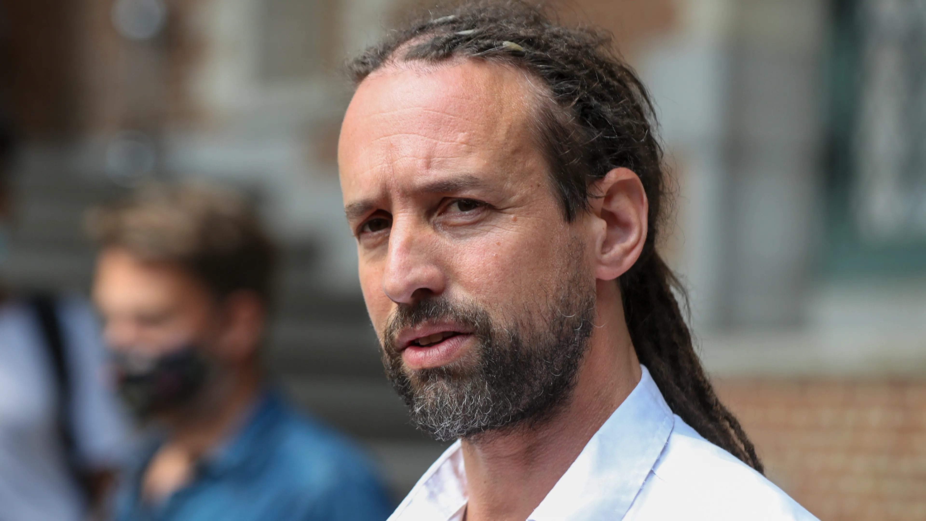 Willem Engel aangehouden voor opruiende berichten over corona