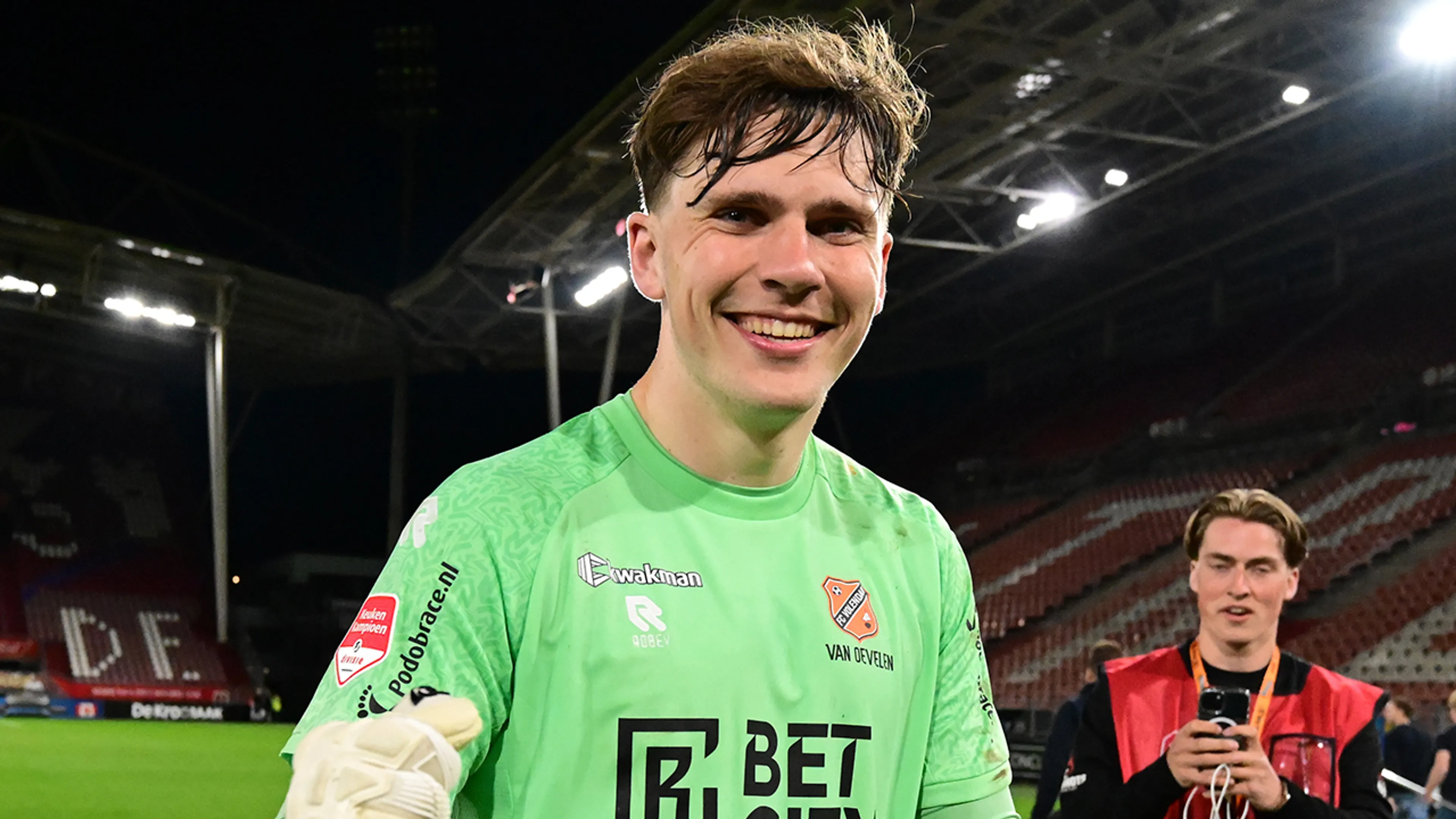 FC Volendam ontvangt recordbedrag van Premier League-club voor doelman Van Oevelen