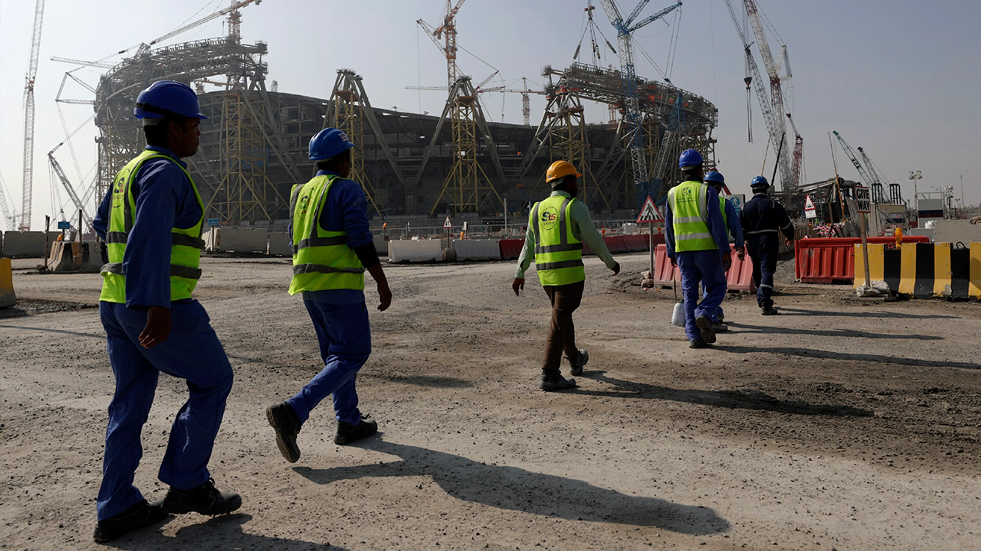 The Guardian: Zeker 6500 arbeidsmigranten overleden in Qatar sinds toewijzing WK