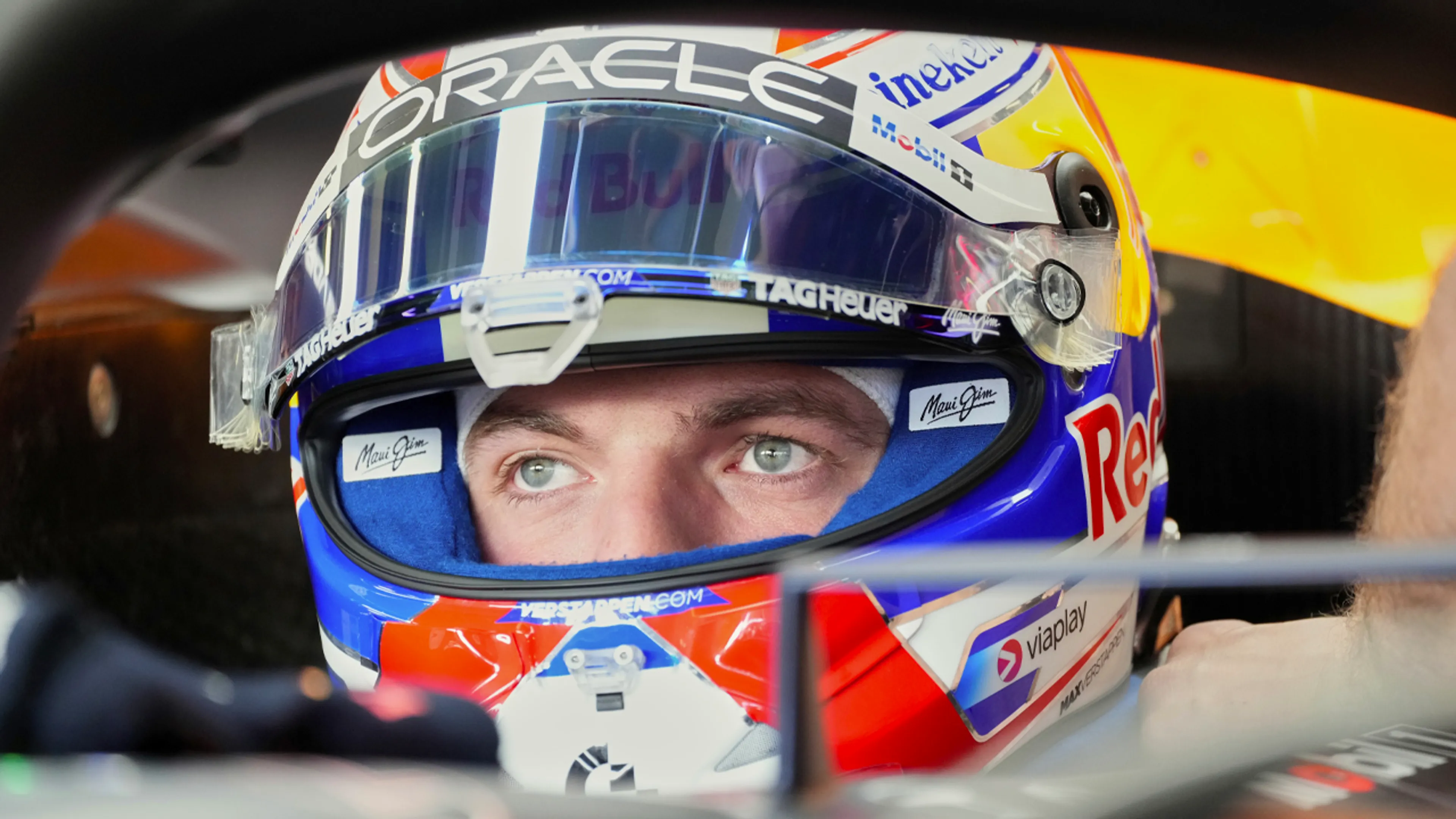 Max Verstappen op poleposition in Bakoe na chaotische kwalificatie