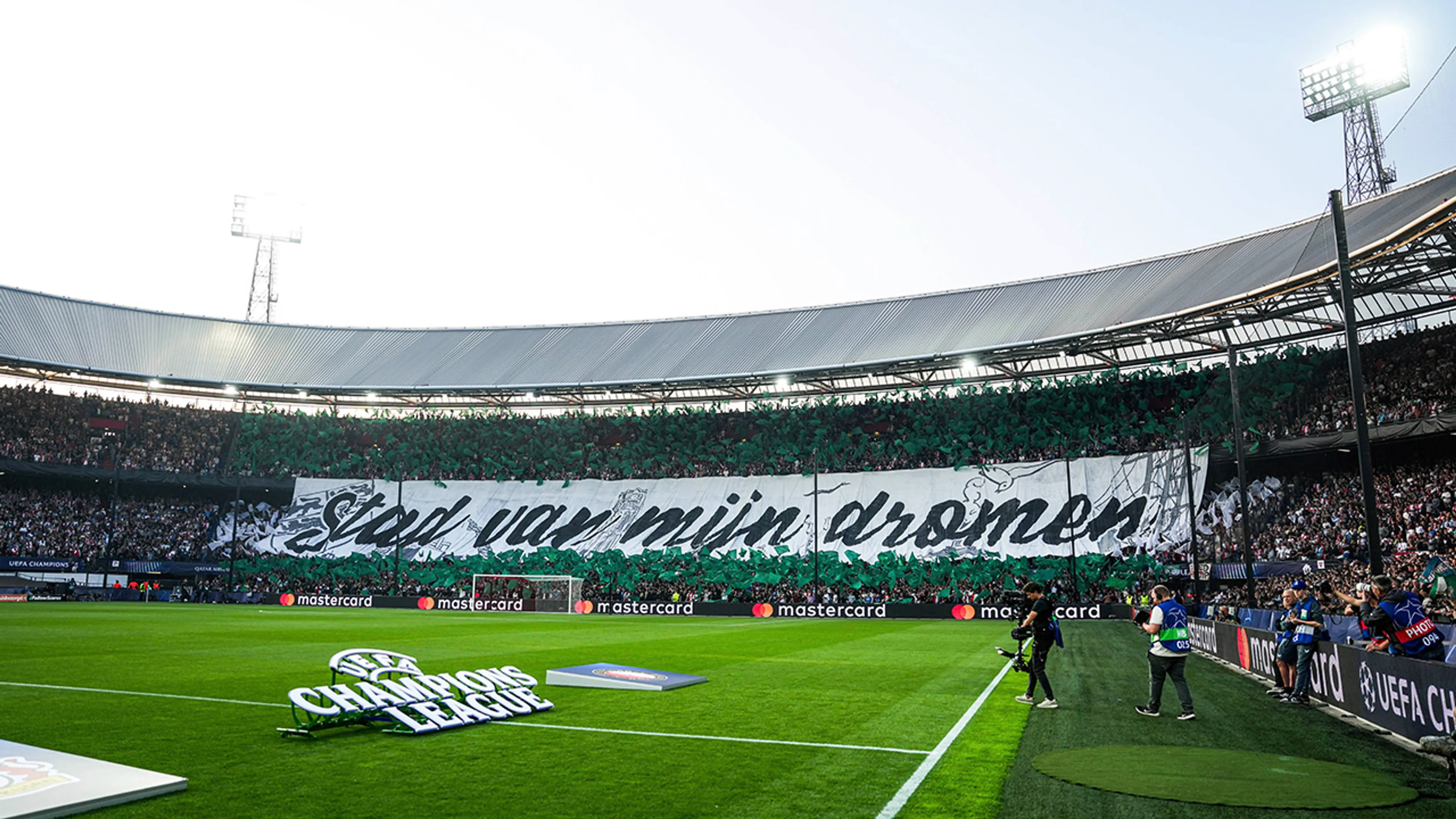 Feyenoord presenteert jaarcijfers: op één na grootste winst ooit