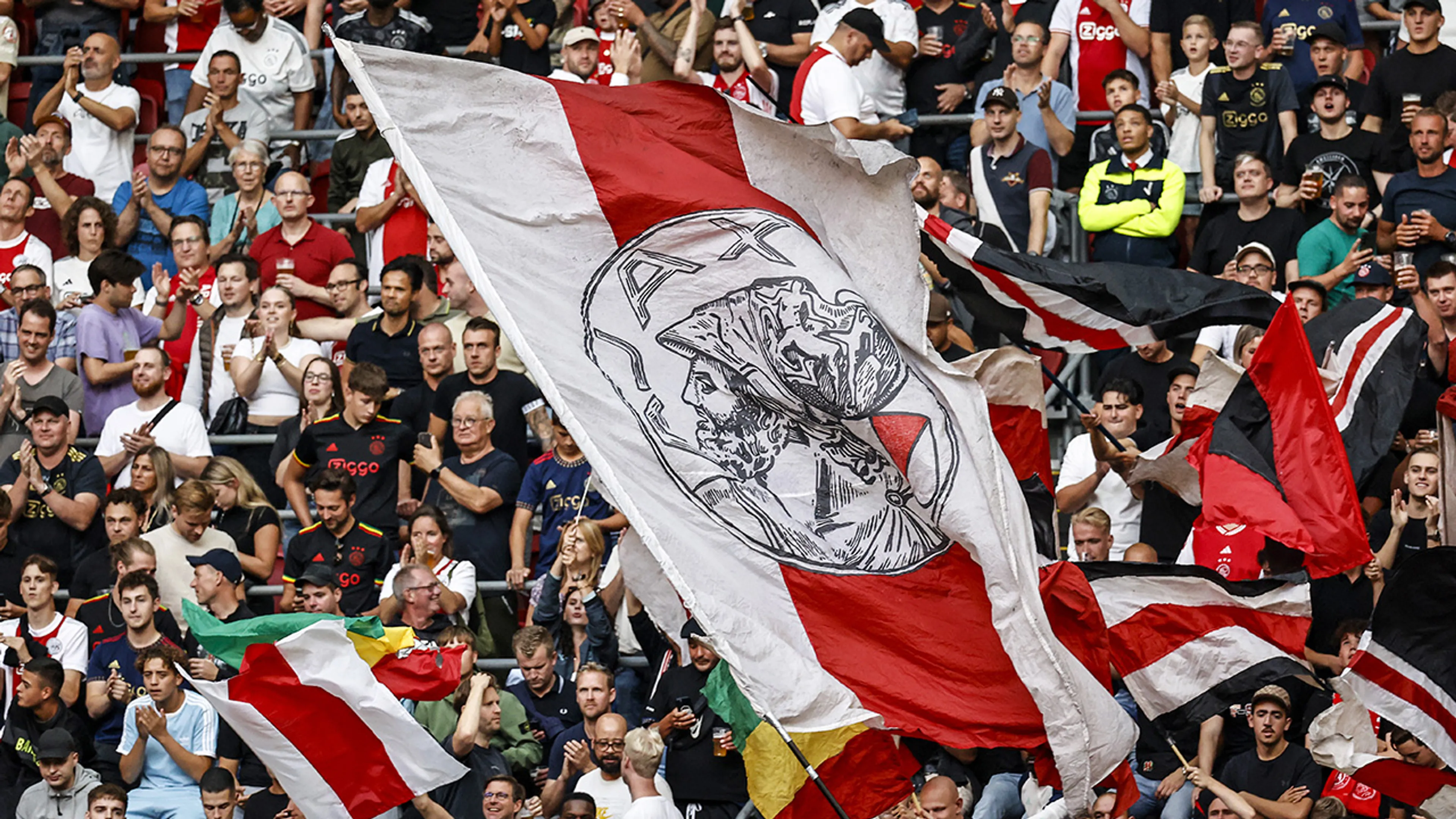Clublied Ajax blijkt geschreven te zijn door een Rotterdammer