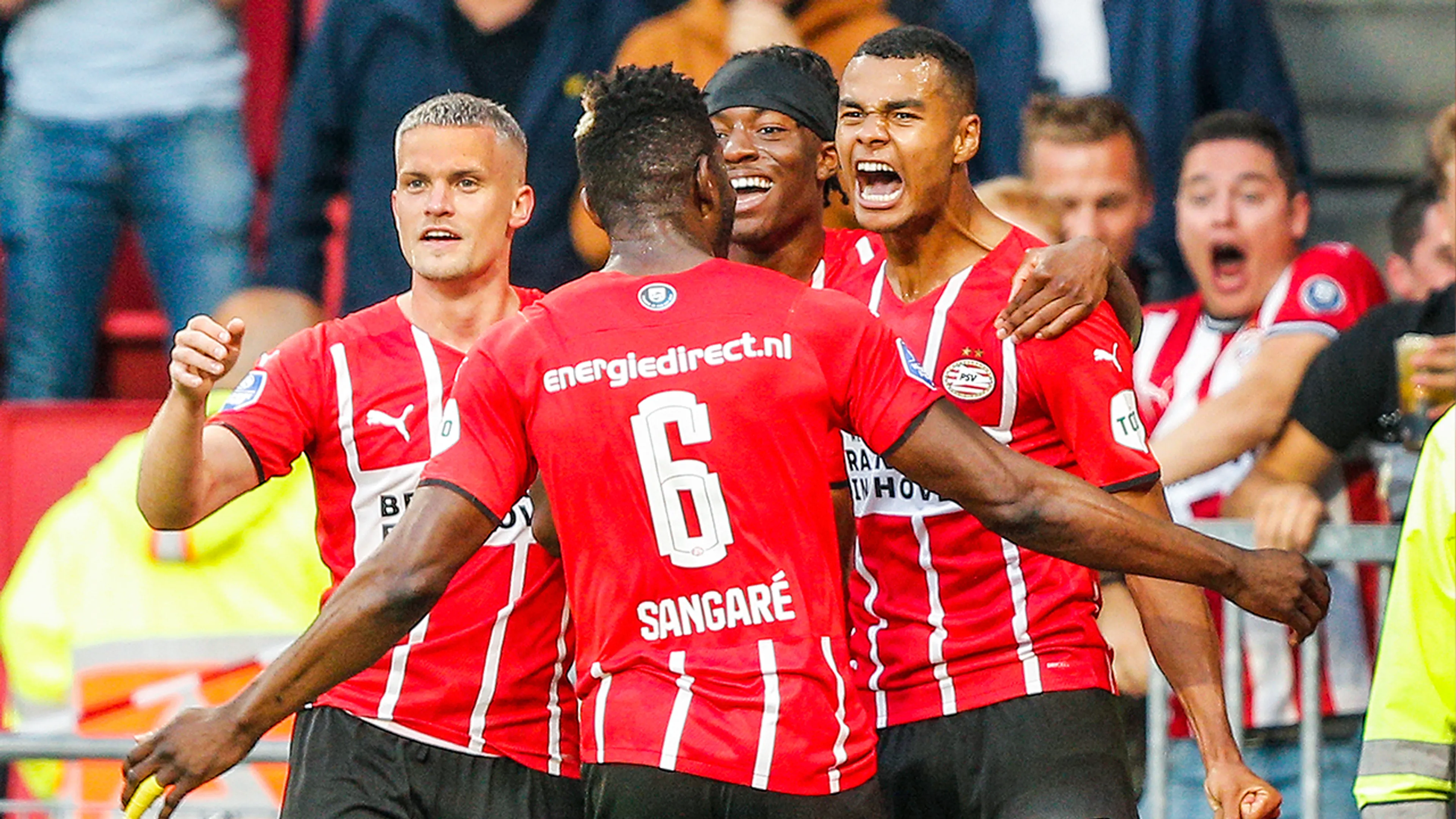 Scouts van tien clubs op tribune voor PSV-spelers