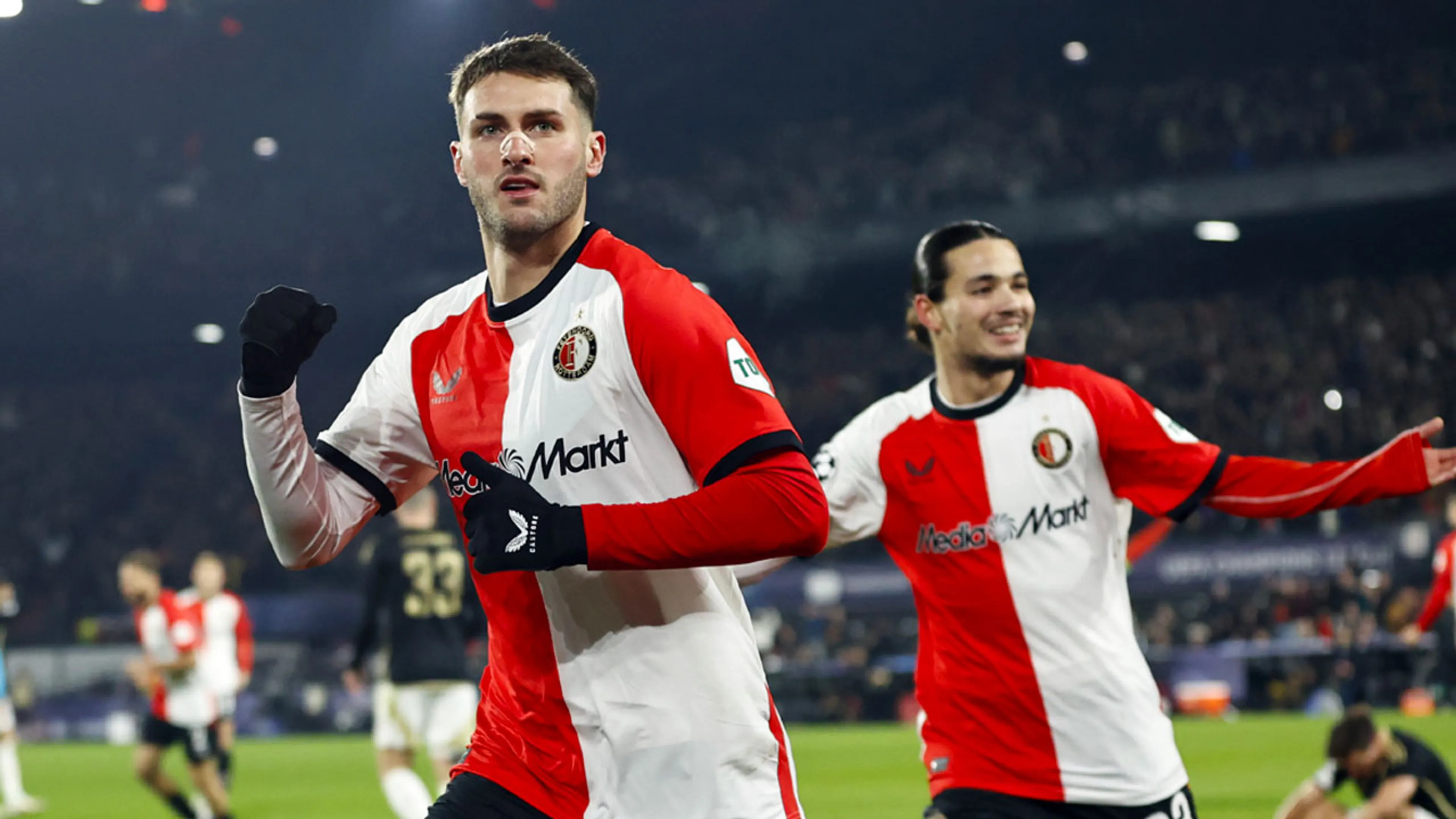 Feyenoord verslaat Sparta Praag en zet reuzenstap naar play-offs Champions League
