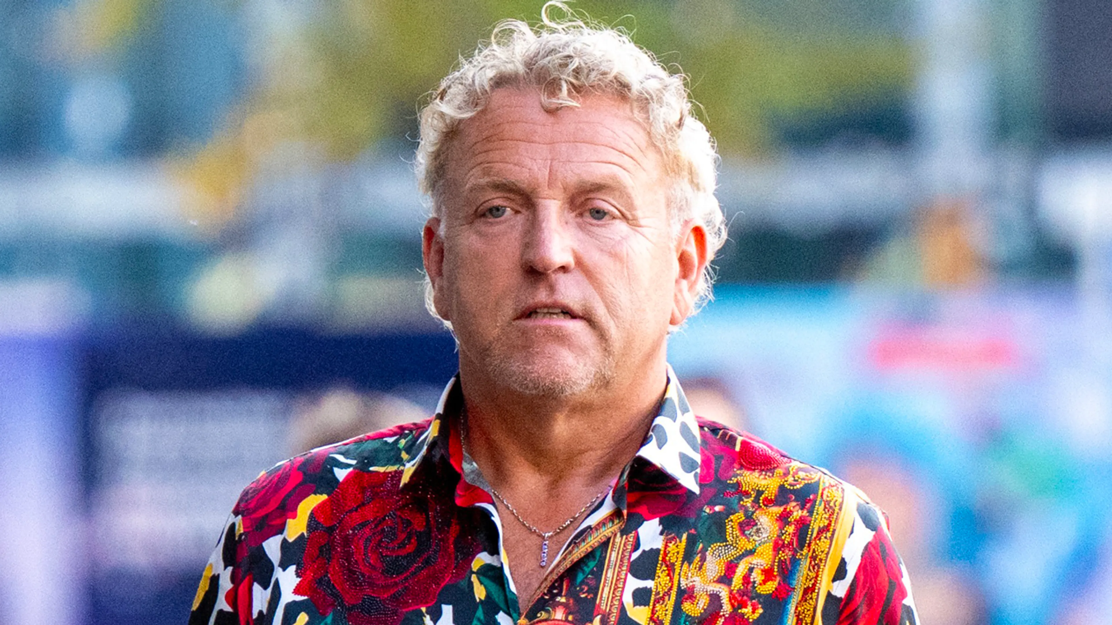 Gordon na reis van 38 uur terug in Nederland: 'Als het zo lang duurt, word je helemaal gek'