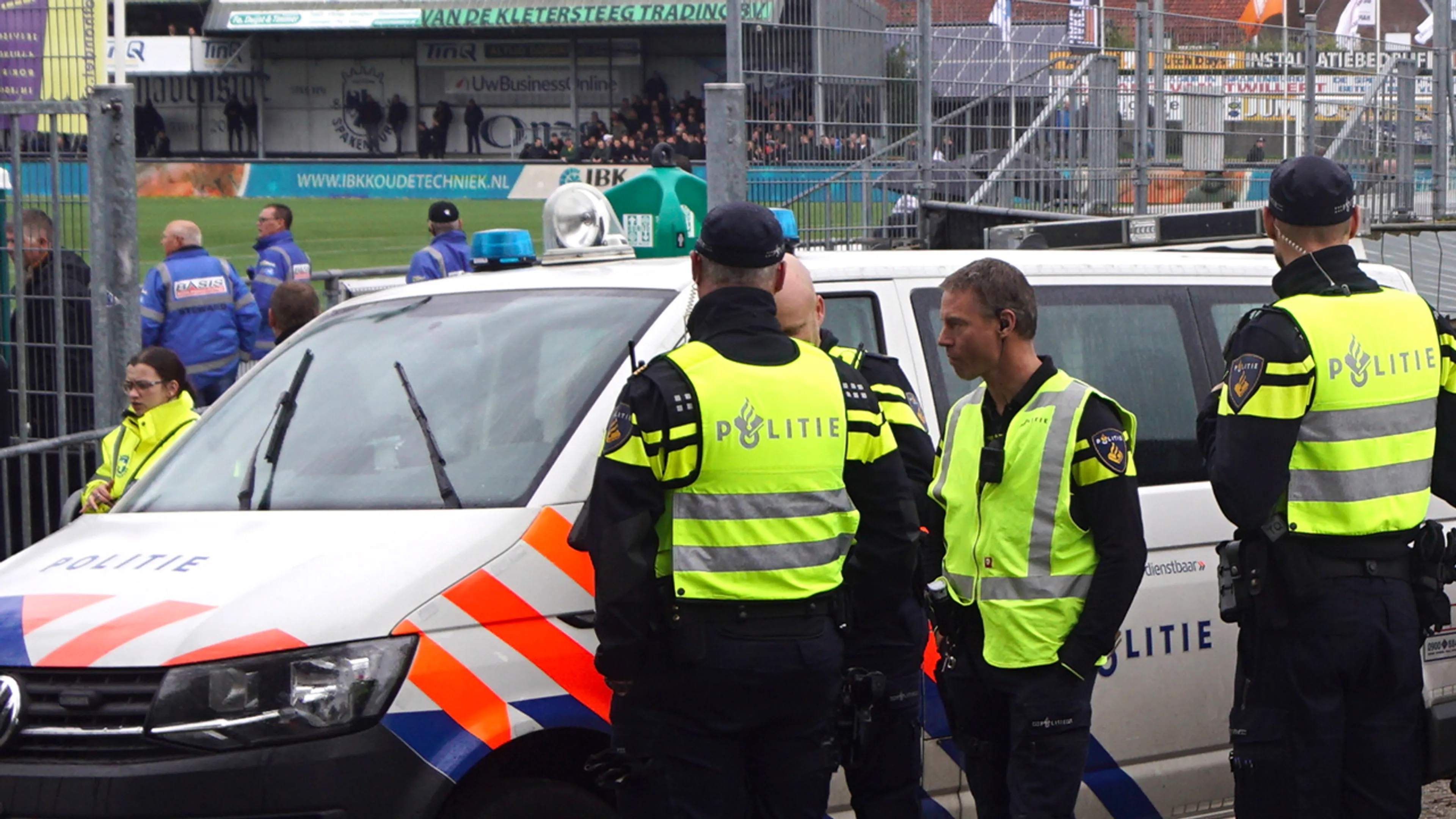 Amateurclub Spakenburg geschokt: voormalig Ajacied aangevallen door eigen fans