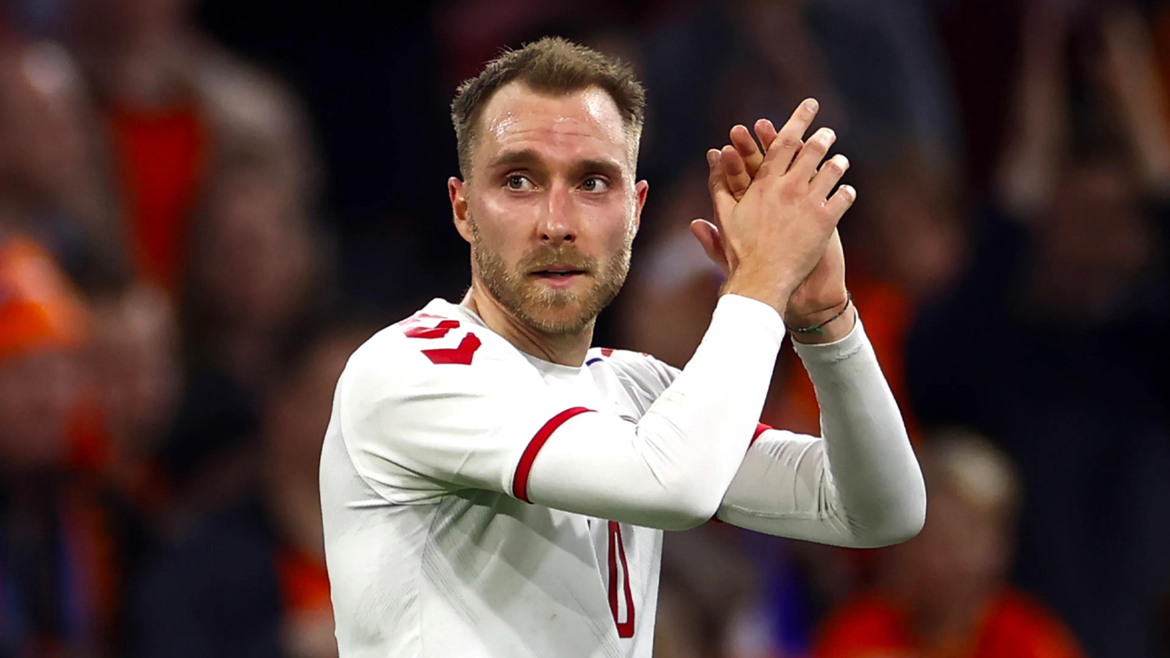 Eriksen aanvoerder van Denemarken bij terugkeer in stadion van hartstilstand