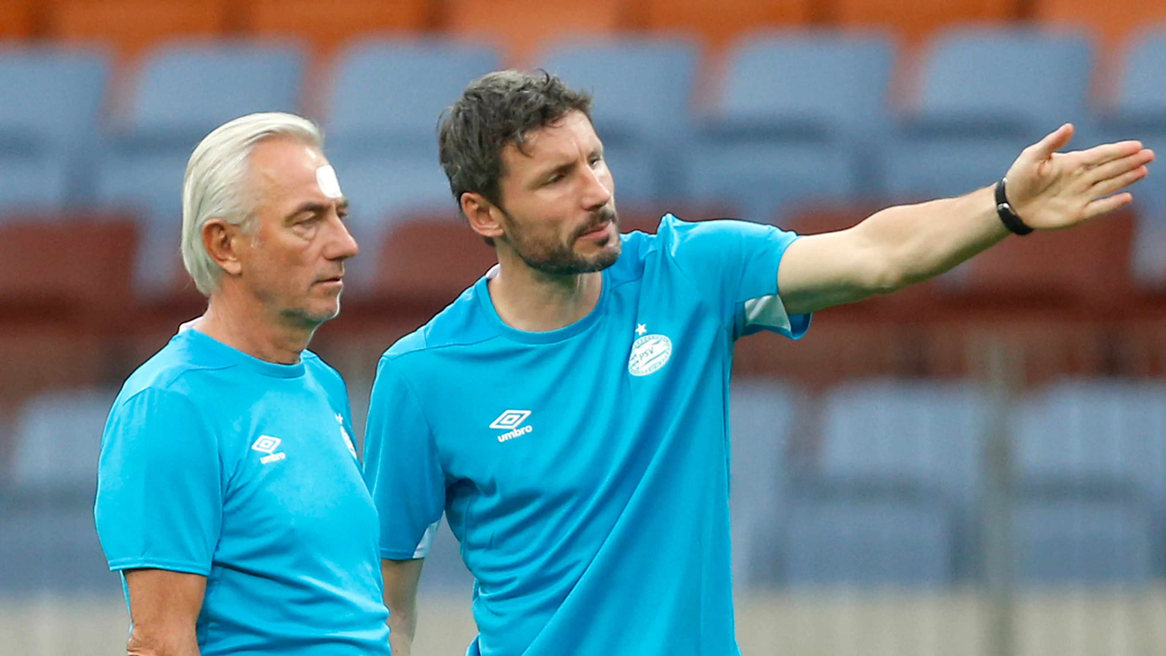 Van Marwijk: 'PSV-spelers bellen Van Bommel elke dag, vinden ontslag verschrikkelijk'